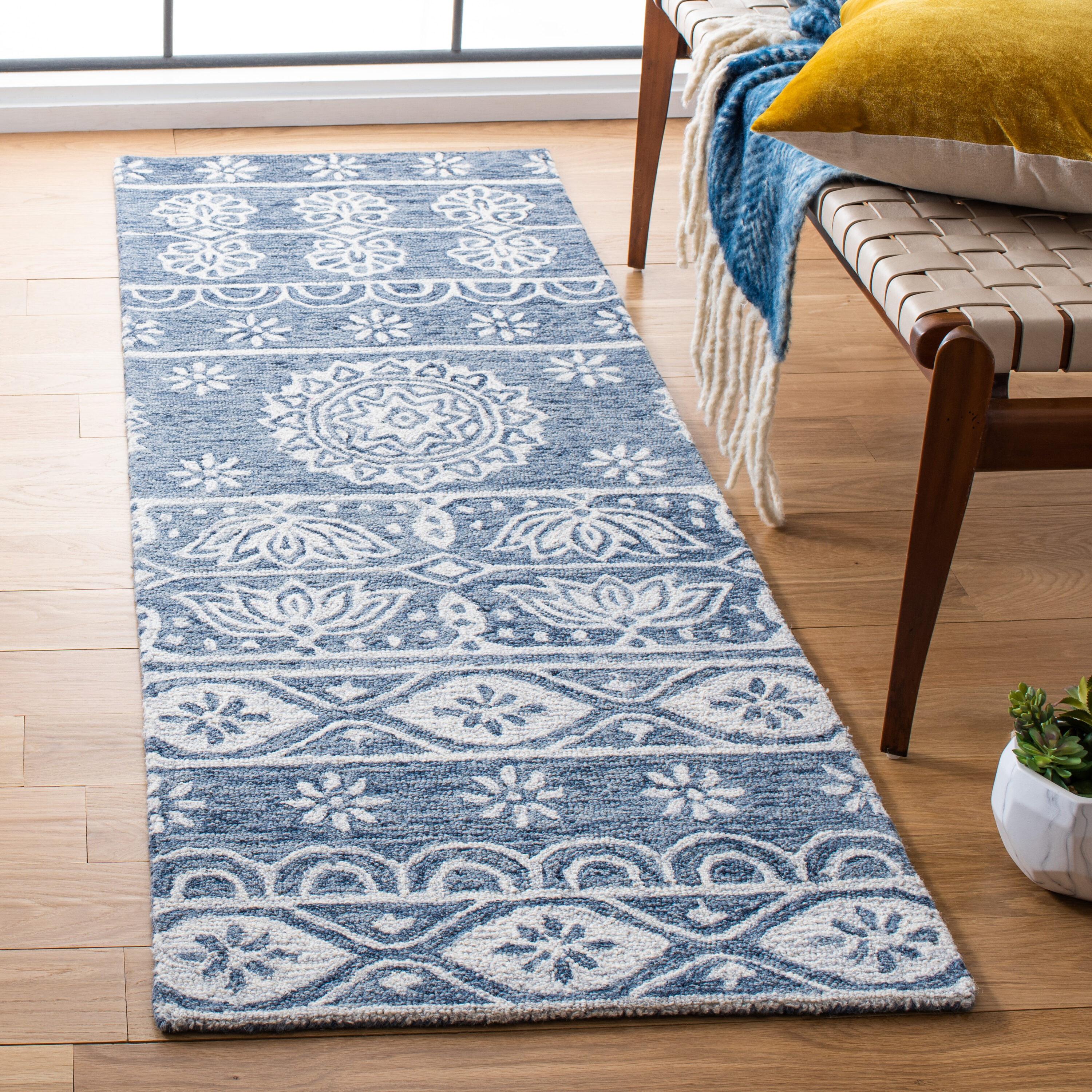  Micro-Loop 607 Blue/Ivory Bohemian 2ft-3in x 7ft Runner Rug