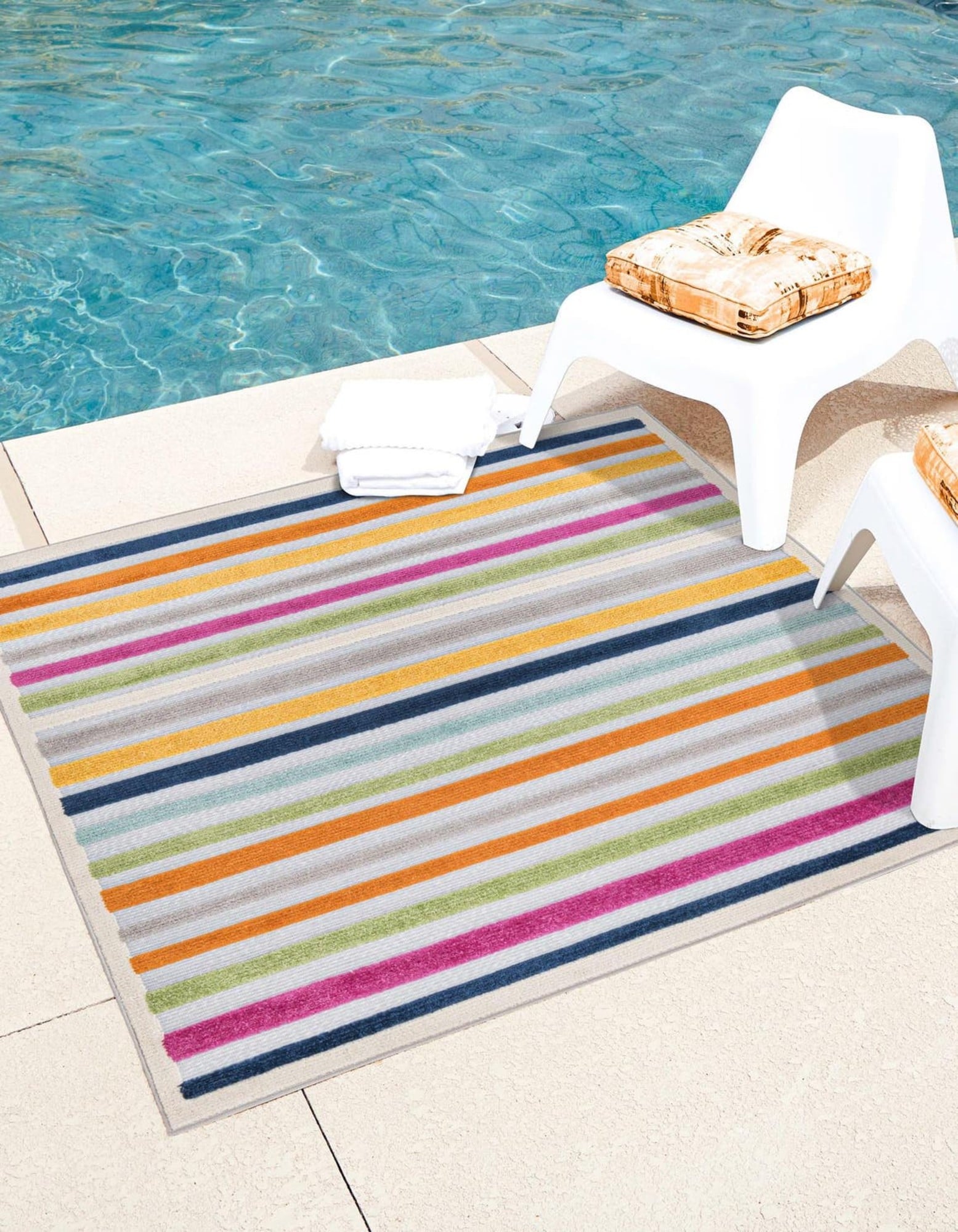 Unique Loom 3171068 Aruba Outdoor 5 x 5 (ft) Loomed Polypropylene Gray Square Indoor/Outdoor Stripe Area rug