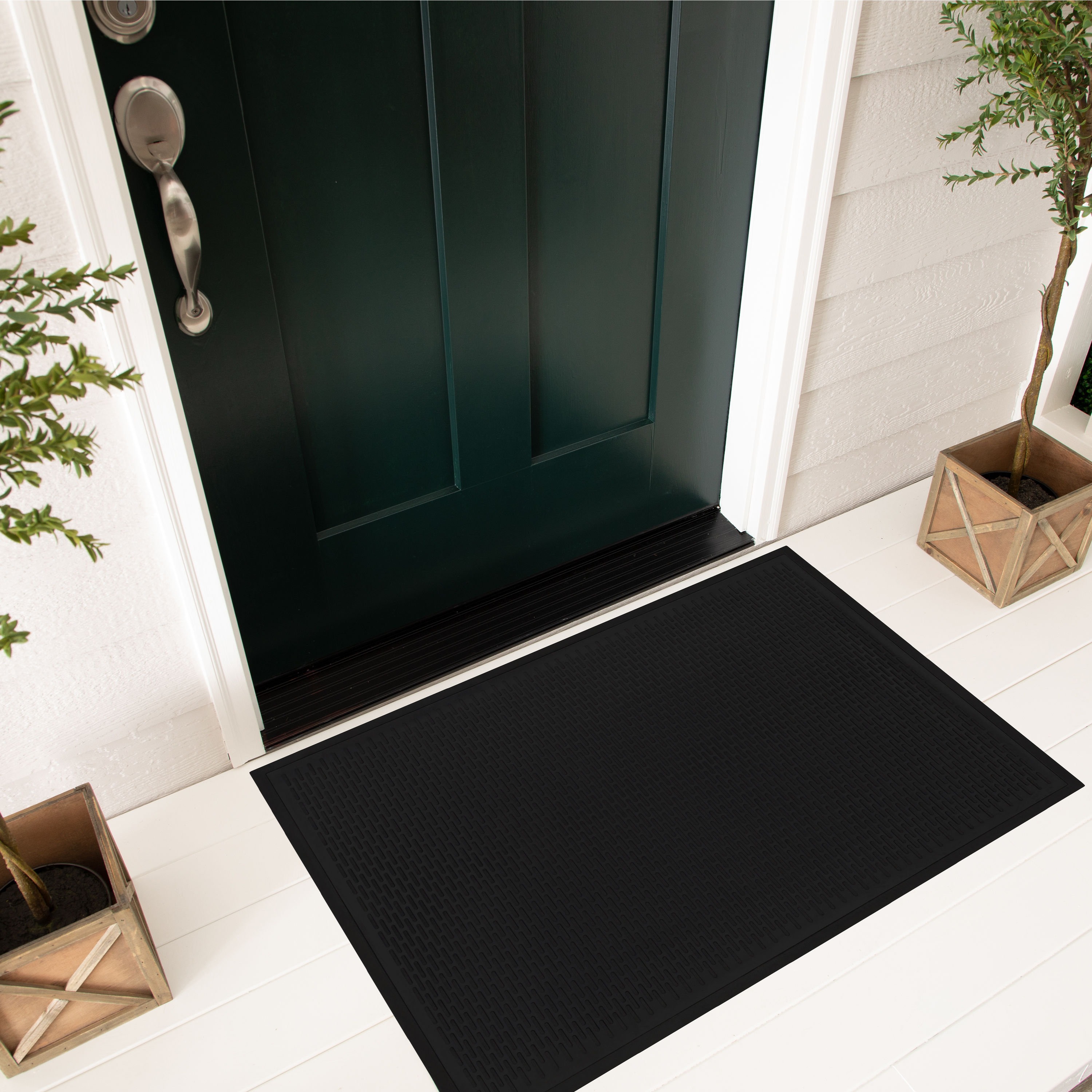 Mohawk Home 4-ft x 6-ft Black Rectangular Indoor or Outdoor Door Mat