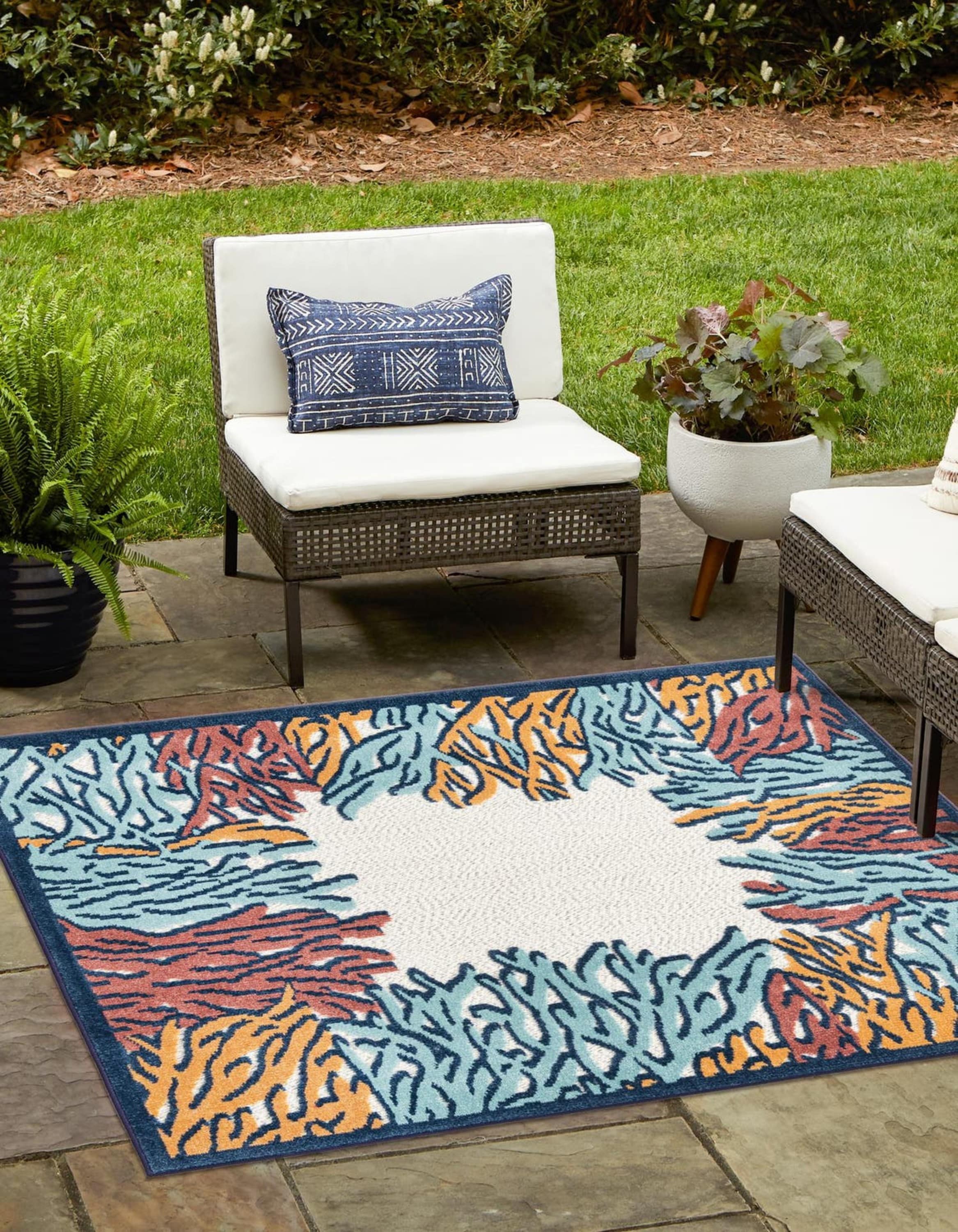 Unique Loom 3171446 Belize Outdoor 5 x 5 (ft) Loomed Polypropylene Multi Square Indoor/Outdoor Floral/Botanical Area rug