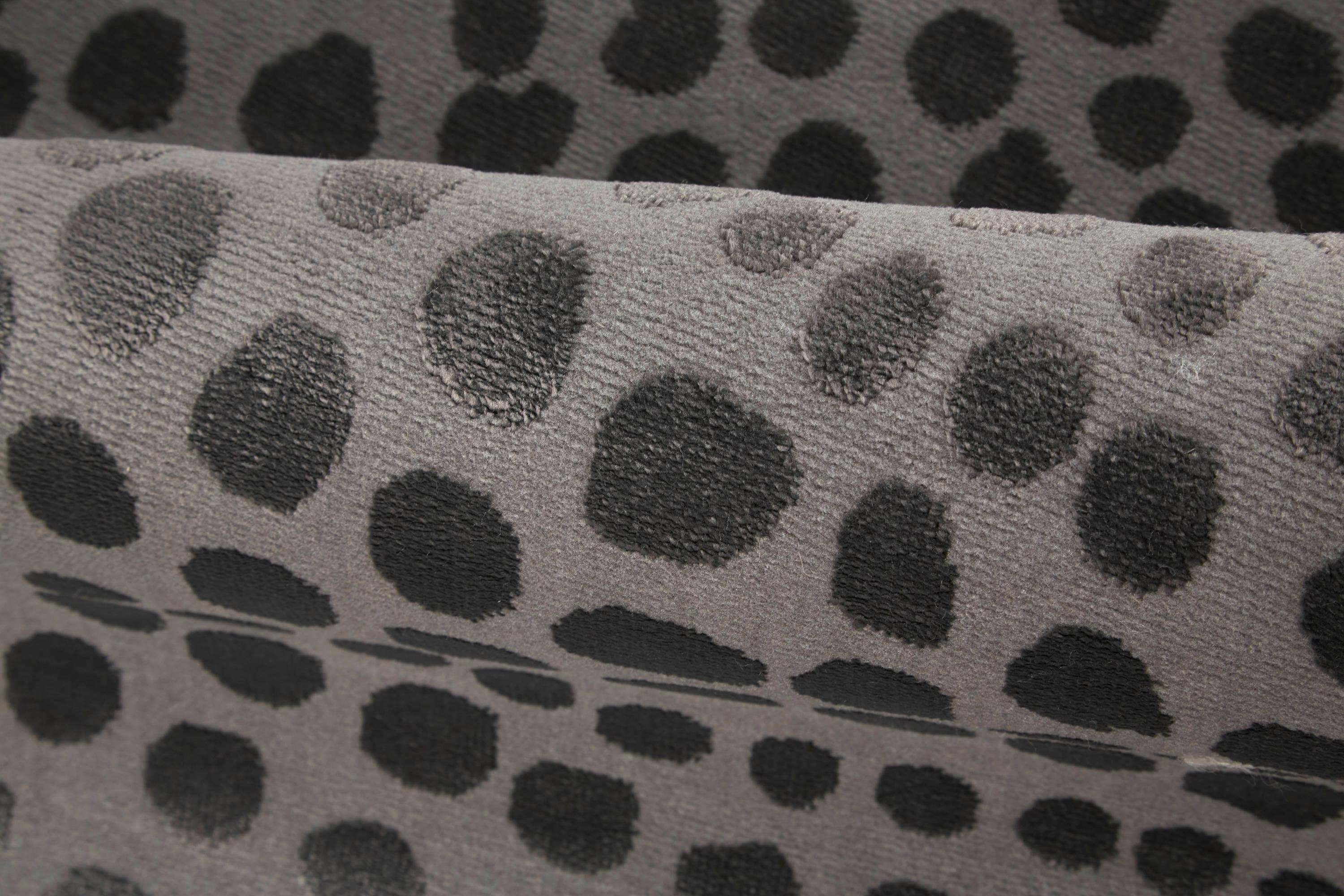 Gaspar Gray and Silver Abstract Polka Dot Area Rug 8' x 11'