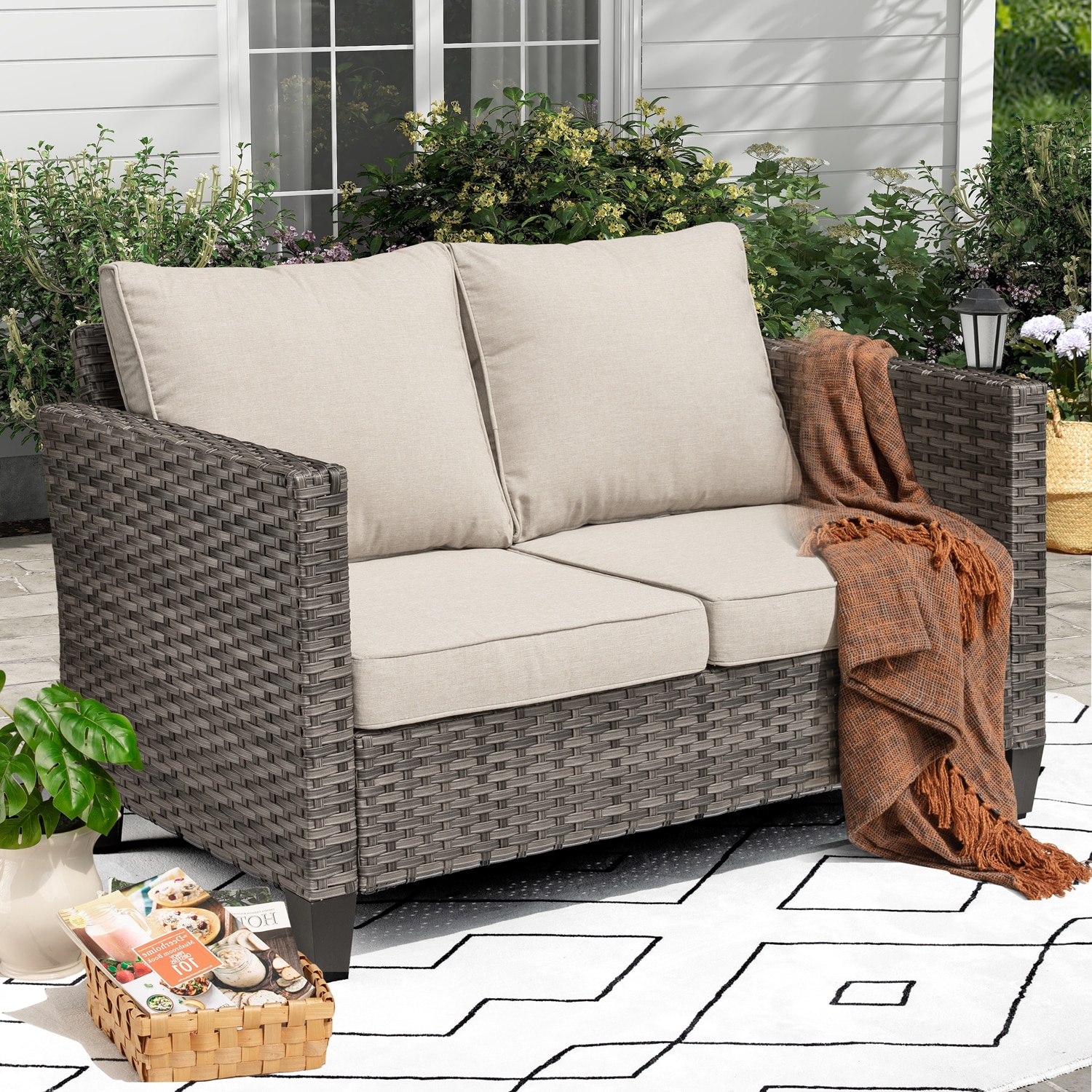 Ovios GRS600-5 Wicker Patio Conversation Set with Off-white Cushions