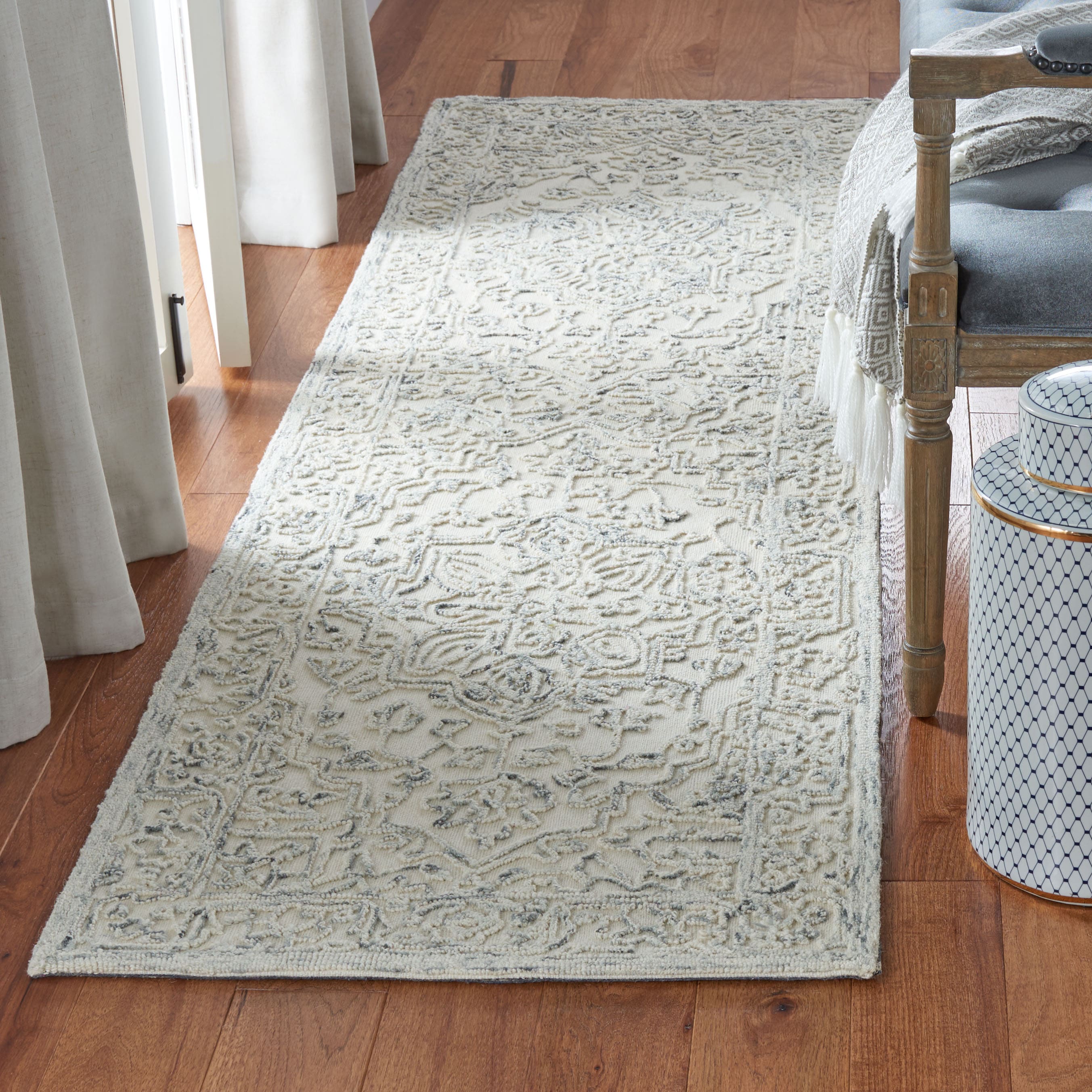 Safavieh TRC302H-28 Trace Babet 2 x 8 (ft) Tufted Wool Ivory/Charcoal Rectangular Indoor Floral/Botanical Oriental Runner rug