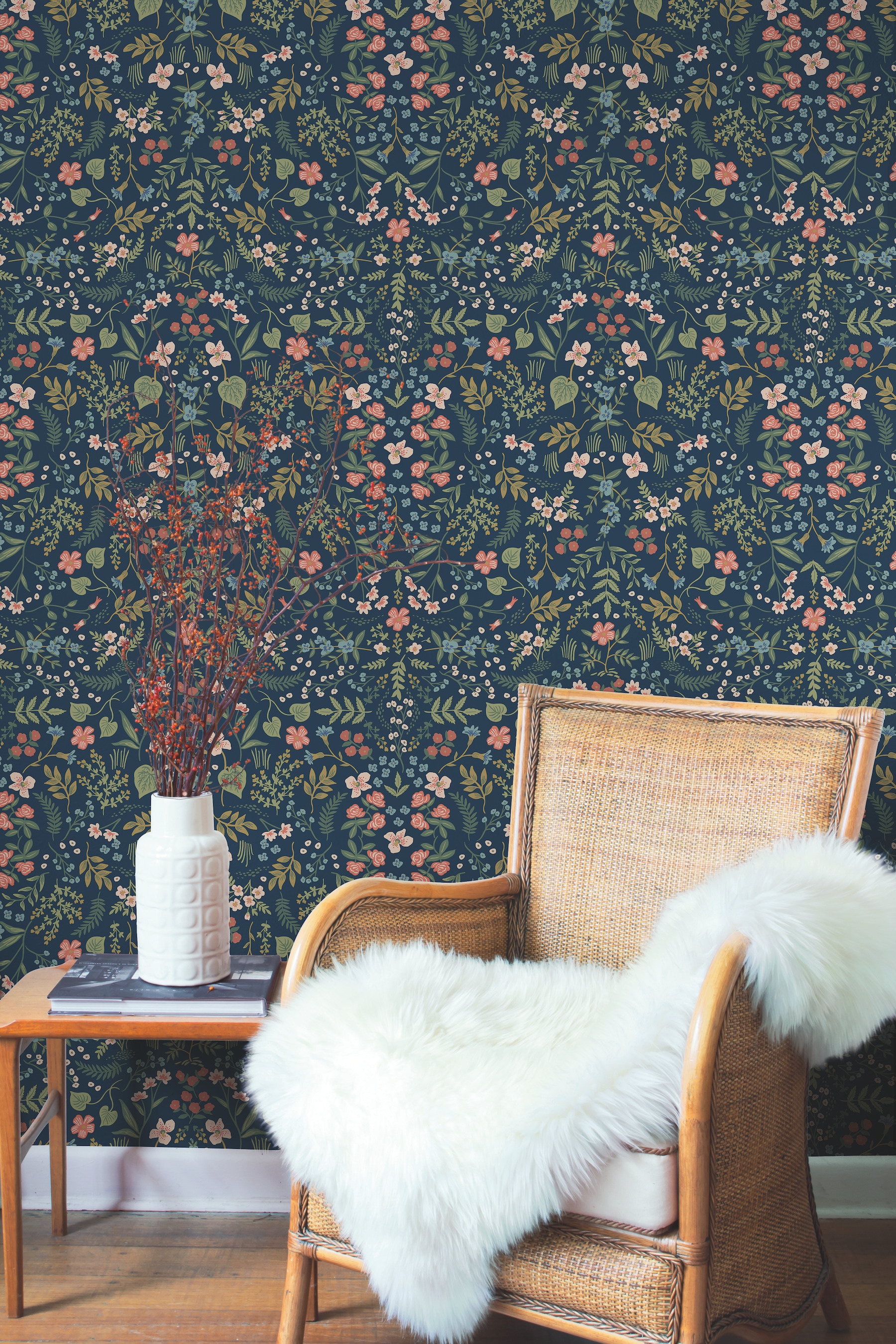 Rifle Paper RI5154 60.8-Sq. Feet Navy Non-woven Ivy/Vines Unpasted Wallpaper