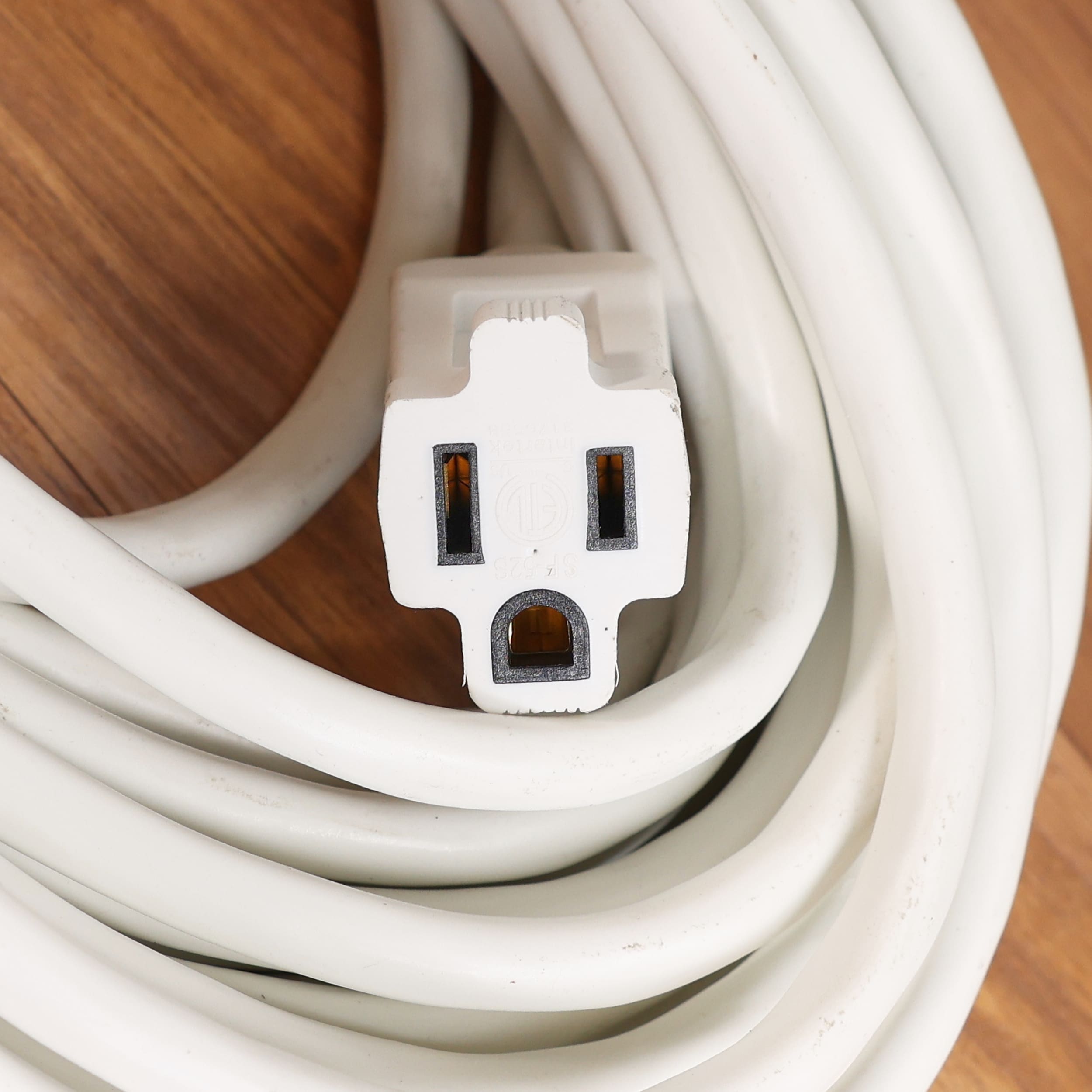 40 WHITE ELECTRIC CORD COVER