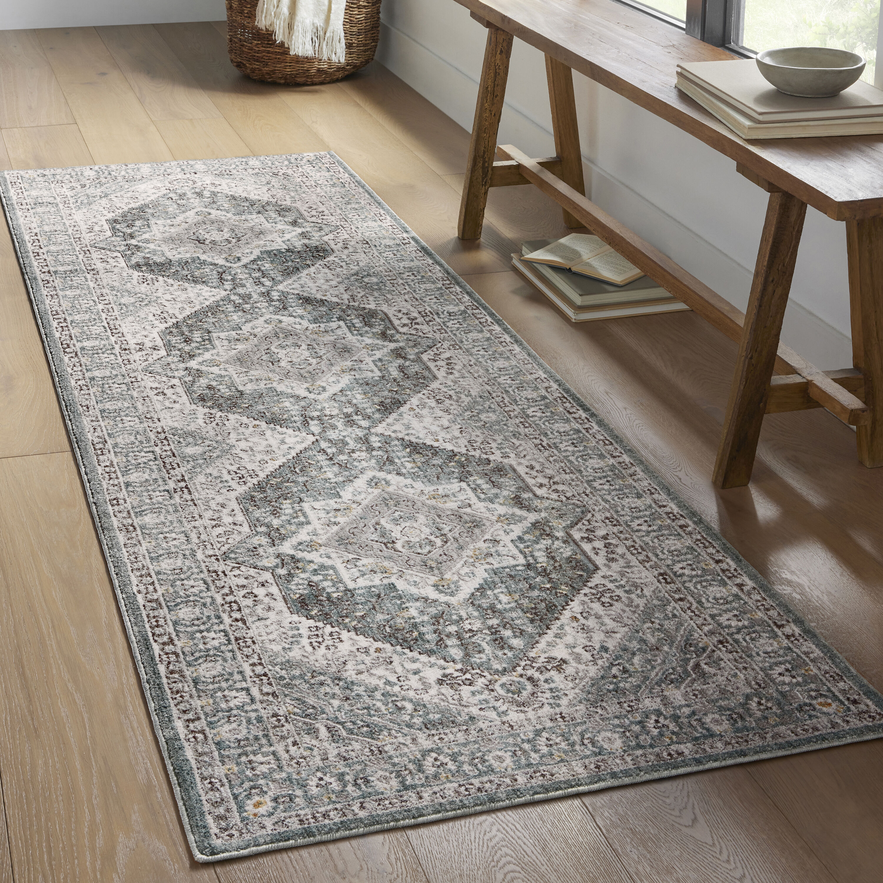 allen + roth 2 X 7 (ft) Neutral Gray Indoor Distressed/Overdyed Machine  Washable Runner Rug in the Rugs department at
