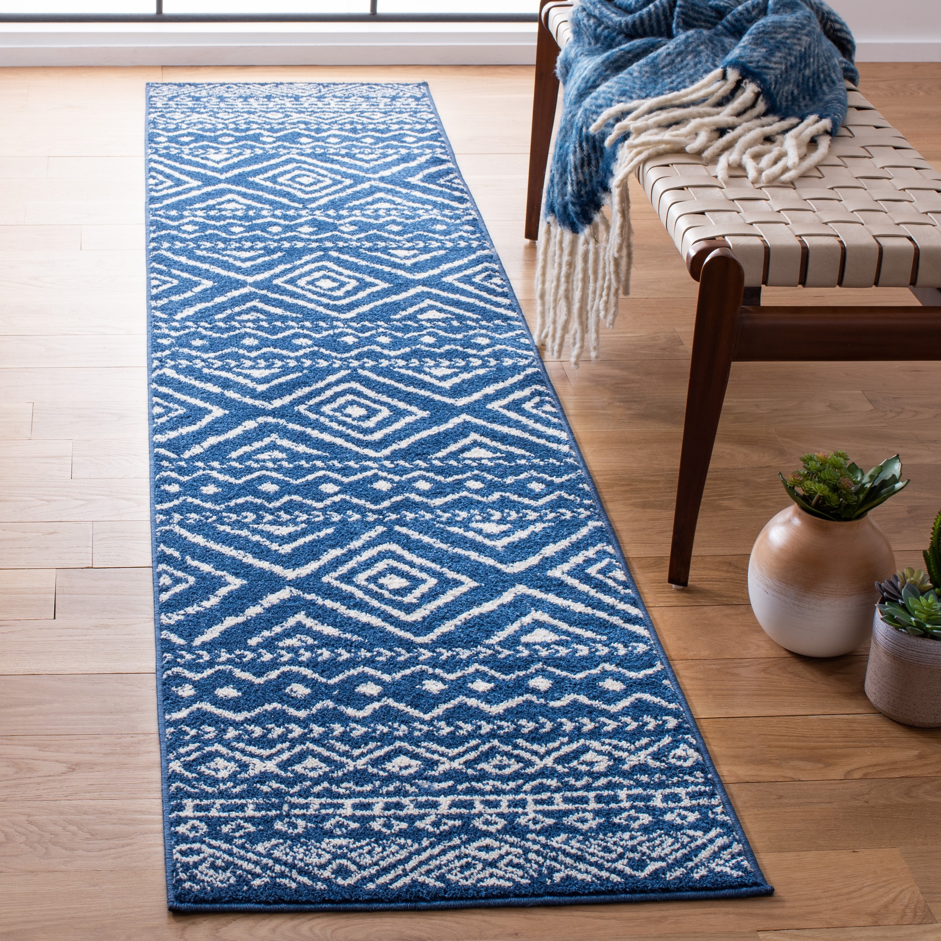 Safavieh TUL267N-27 Tulum Logan 2 x 7 (ft) Loomed Polypropylene Navy/Ivory Rectangular Indoor Geometric Global Runner rug