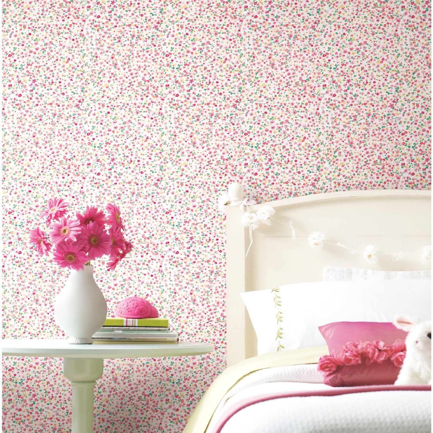 RoomMates RMK11607RL 28.29-Sq. Feet White Vinyl Floral Self-adhesive Peel and Stick Wallpaper