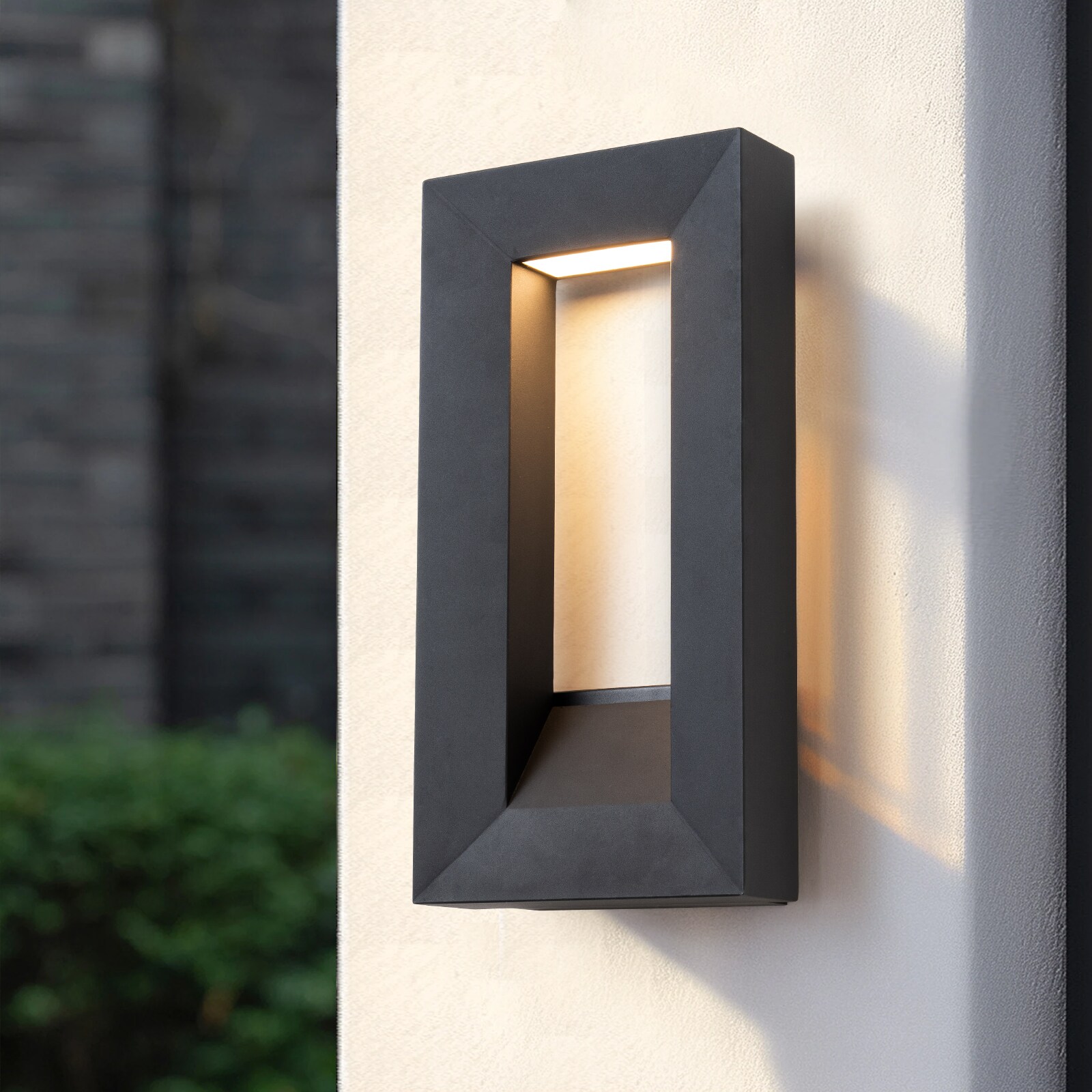 EDISLIVE Y81010000050688 16-in H Matte Black Hardwired Integrated LED Outdoor Wall Light
