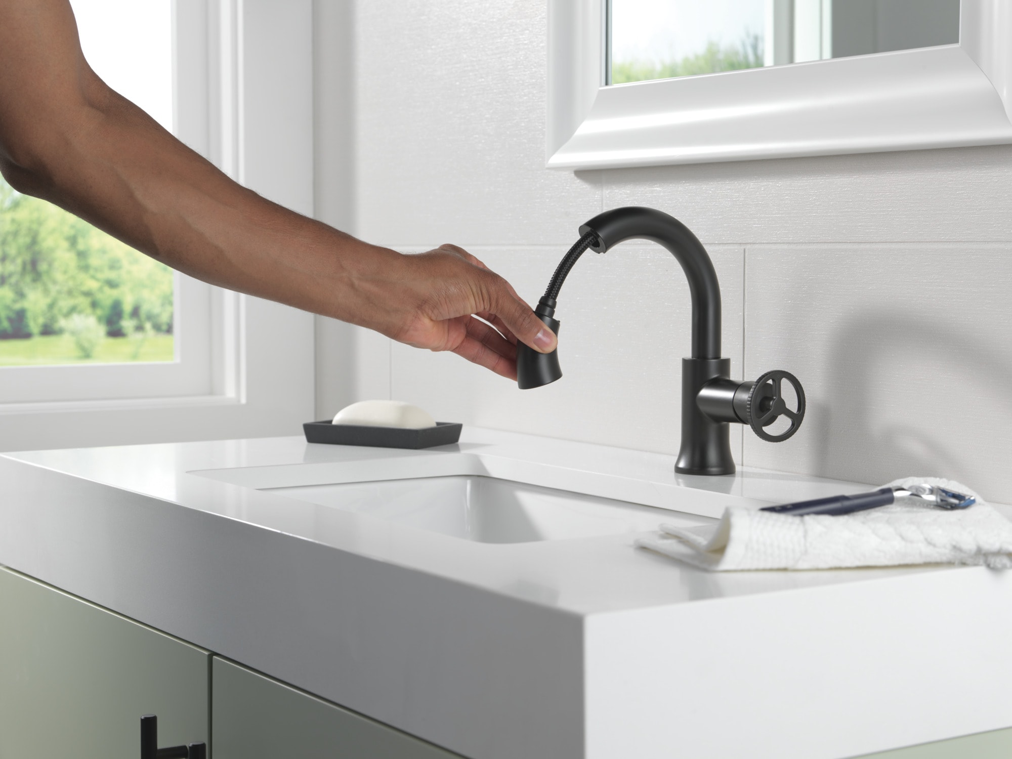 Delta Trinsic Matte Black Single Hole 1 Handle Watersense Pull Down Bathroom Sink Faucet With 4096