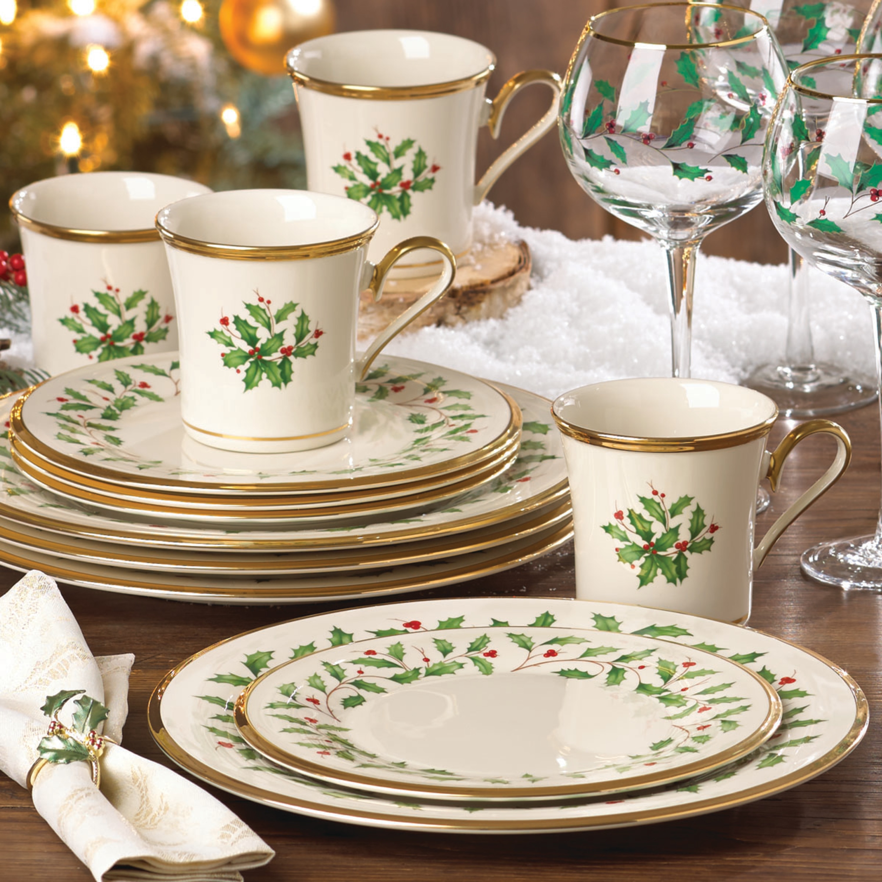 Lenox Holiday 12-Piece Porcelain Dinnerware Set with Gold Detailing