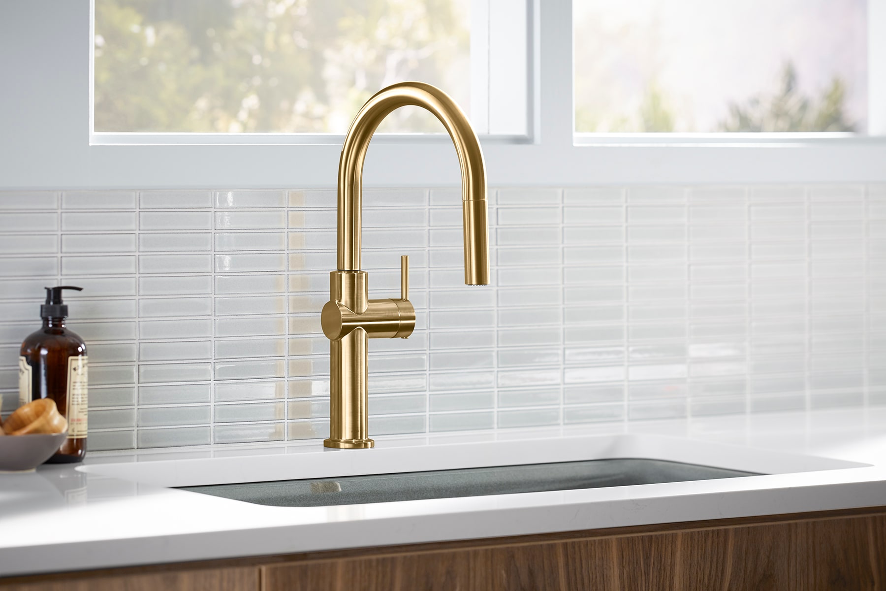  K-22972-2MB Crue Vibrant Brushed Moderne Brass Single Handle Deck-mount Pull-down Kitchen Faucet with Sprayer
