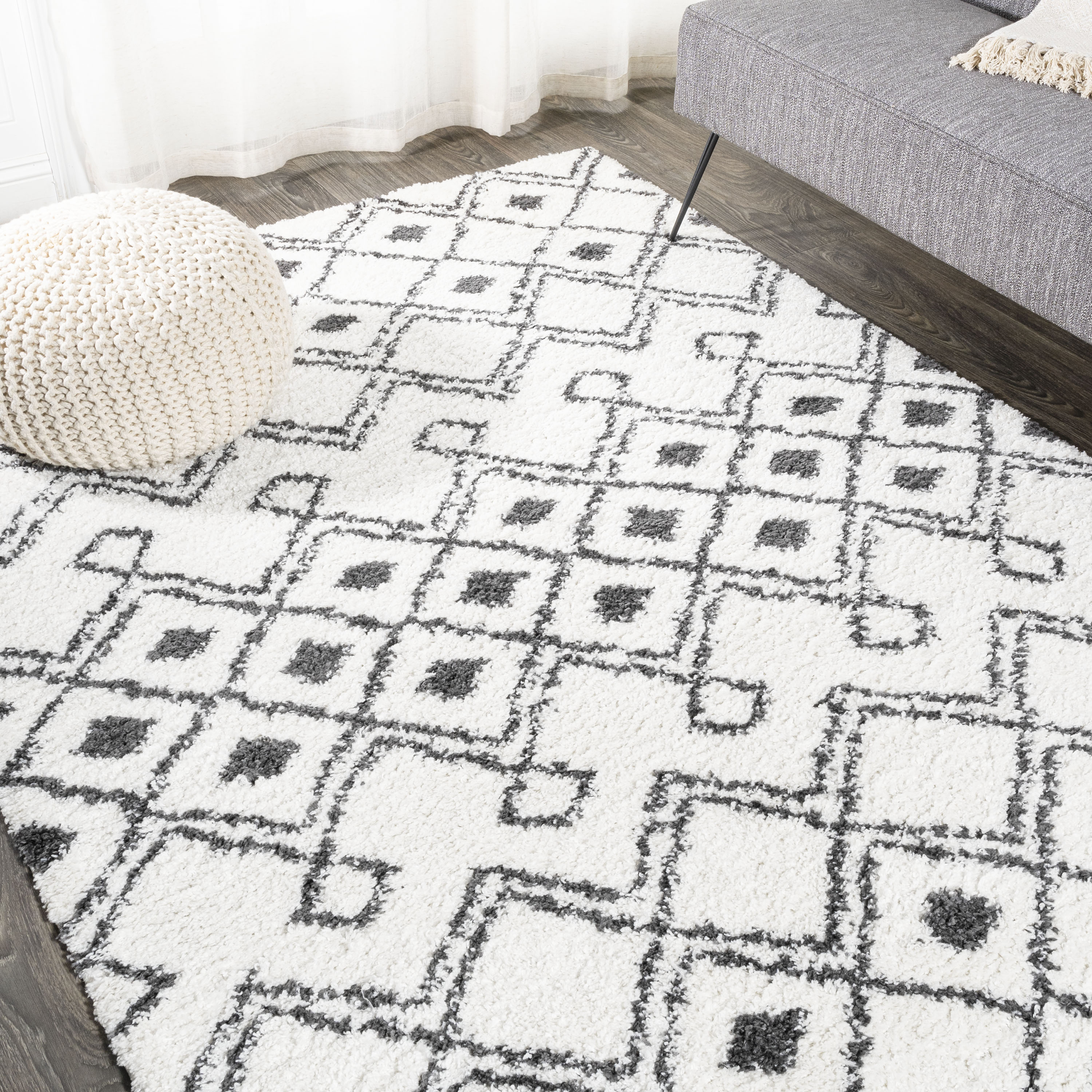 3'x5' Black and White Moroccan Diamond Shag Area Rug