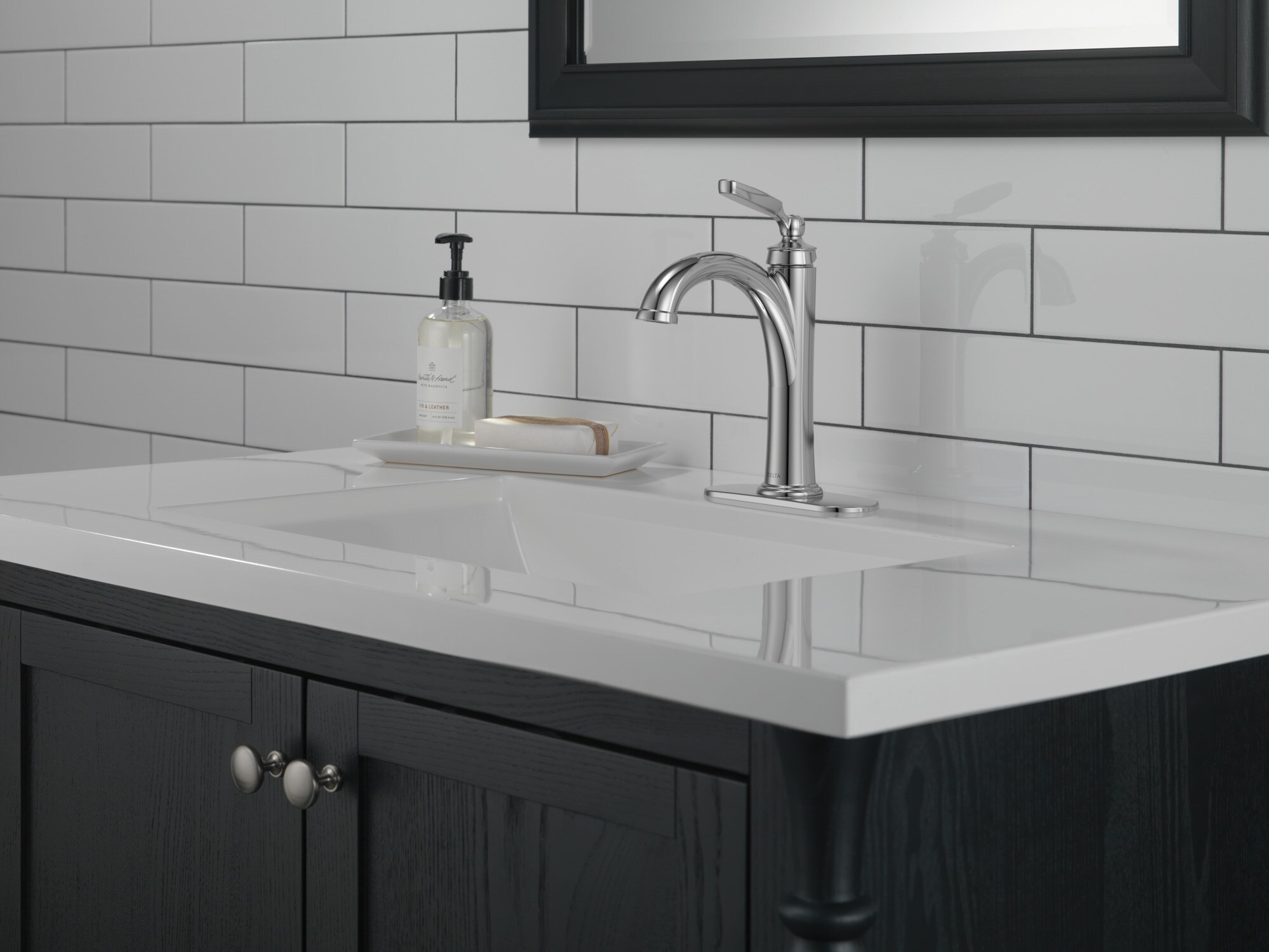 Chrome Single Handle Modern Bathroom Faucet with Drain Assembly