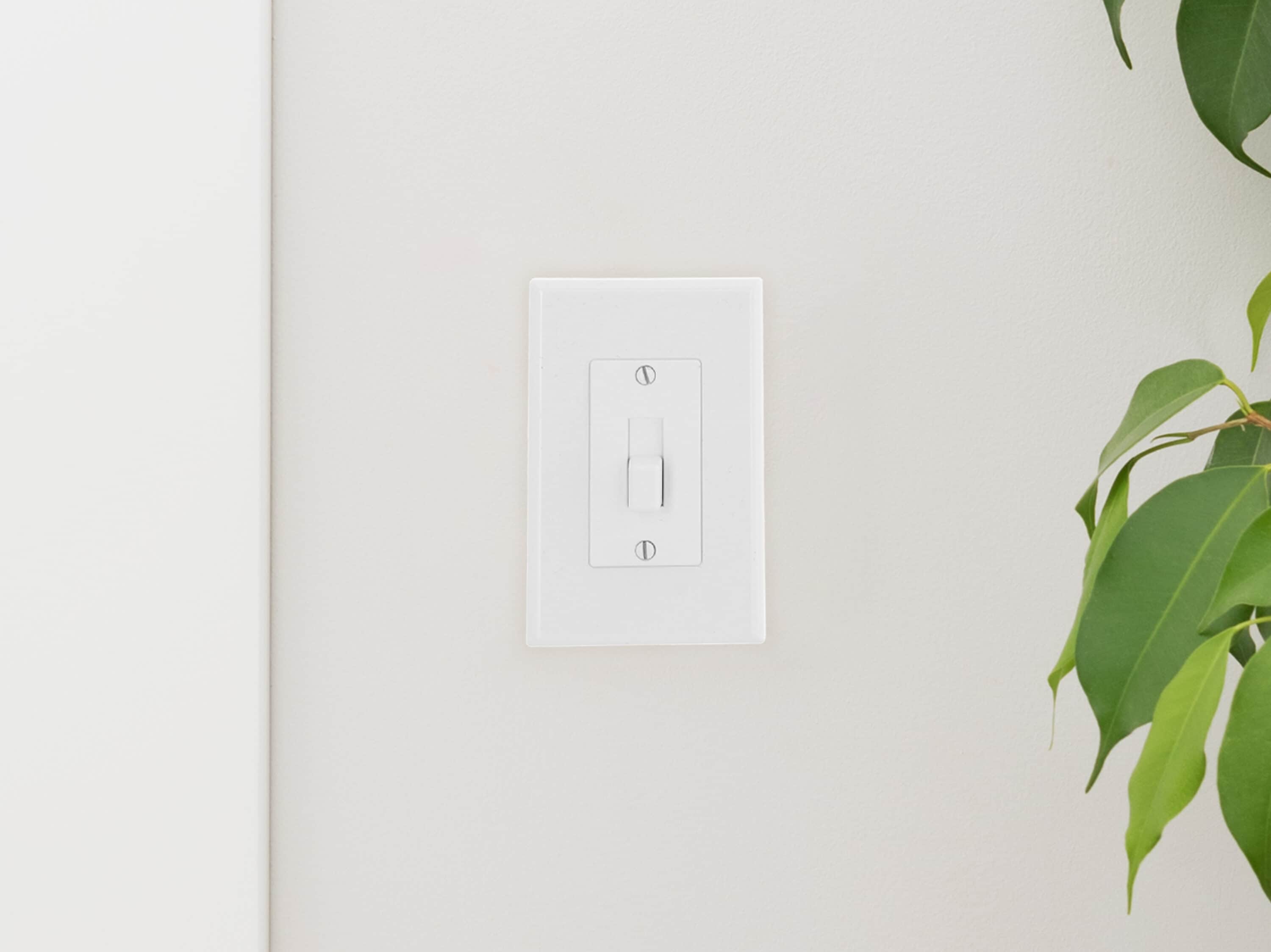 Hubbell 2670WX-10 TayMac Revive 1 -Gang Jumbo Size White PVC Indoor Toggle Wall Plate