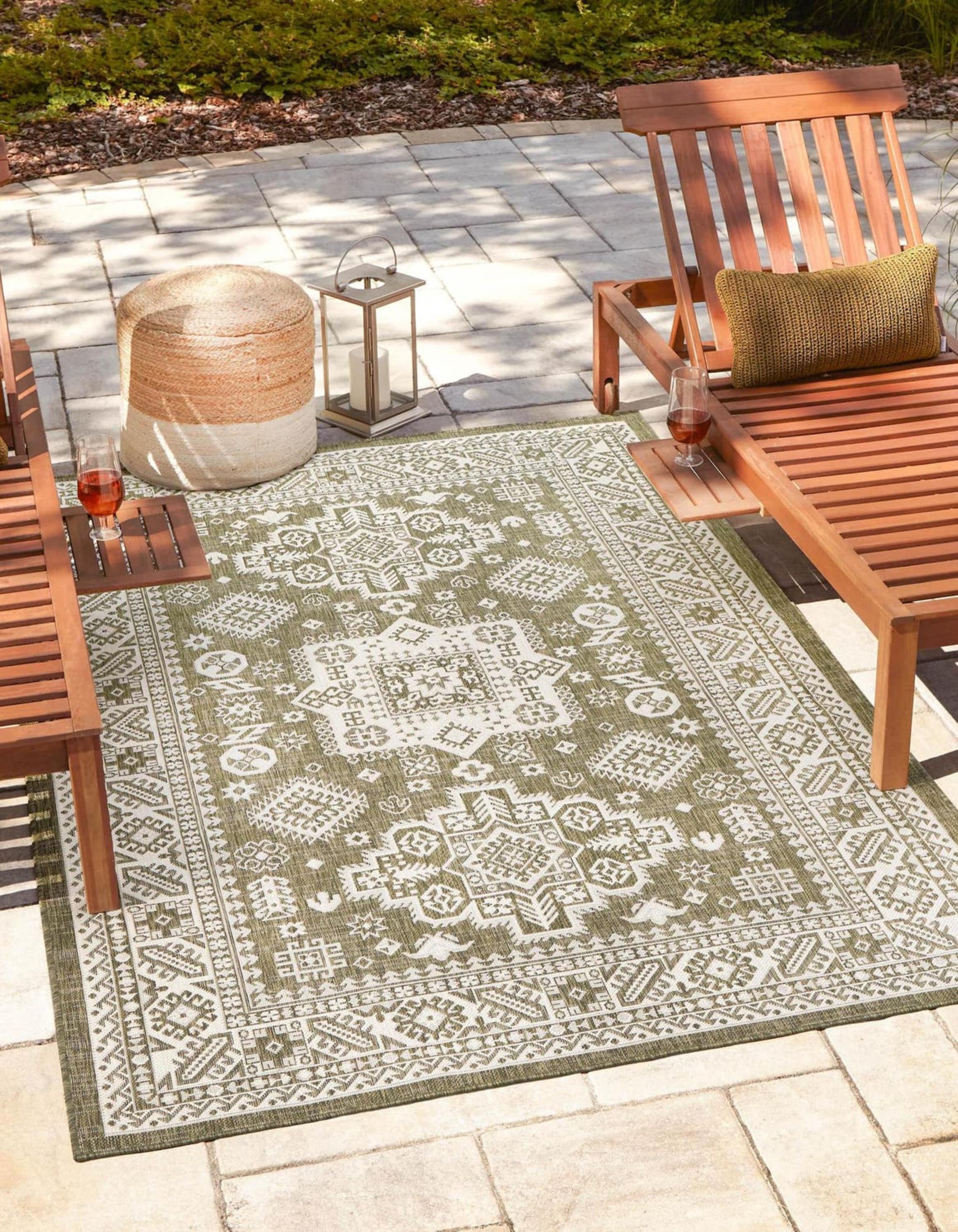 Unique Loom 3162664 Outdoor Aztec 10 x 14 (ft) Loomed Polypropylene Green Rectangular Indoor/Outdoor Border Area rug