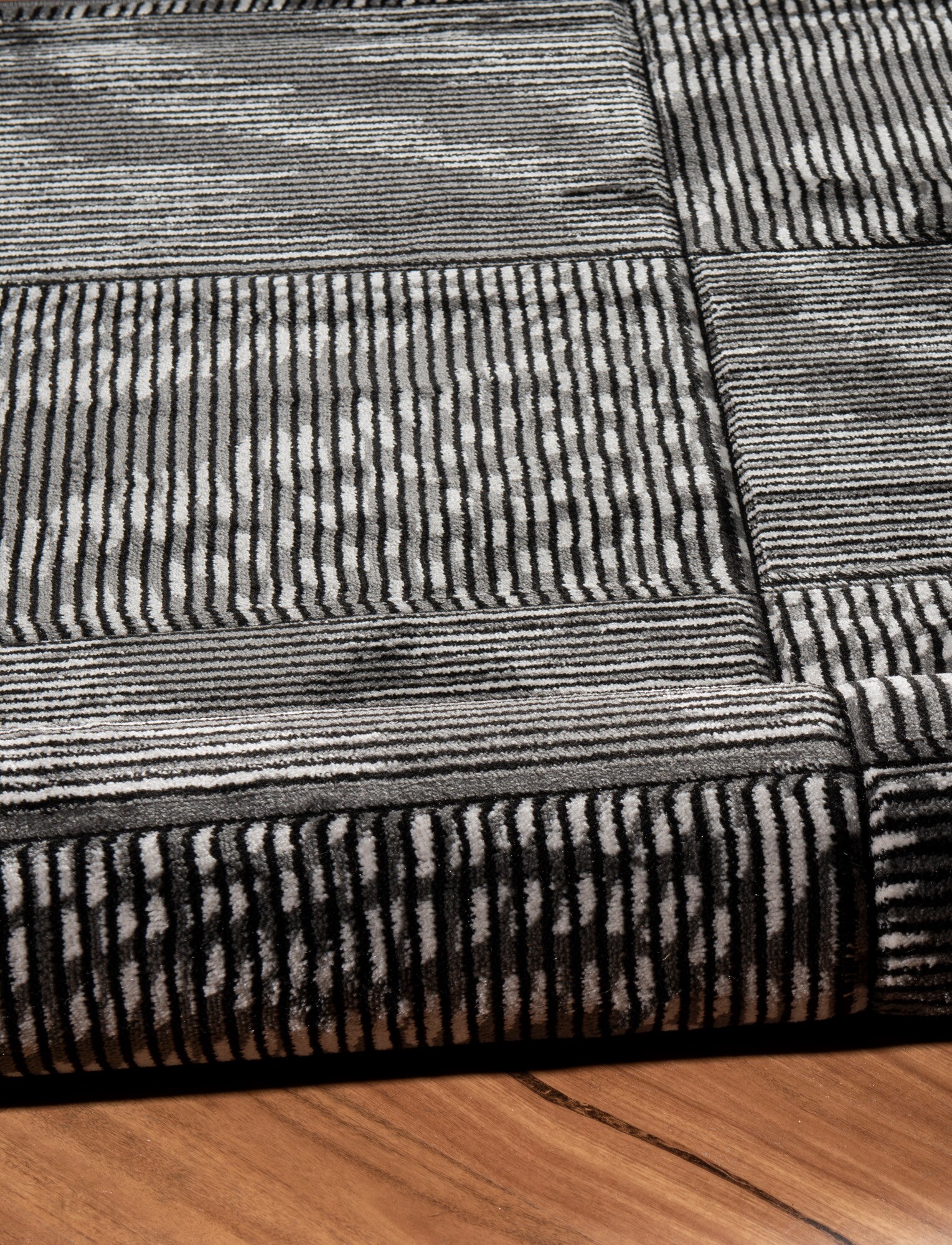 Linon RUG-MN2458 rugs - View #4