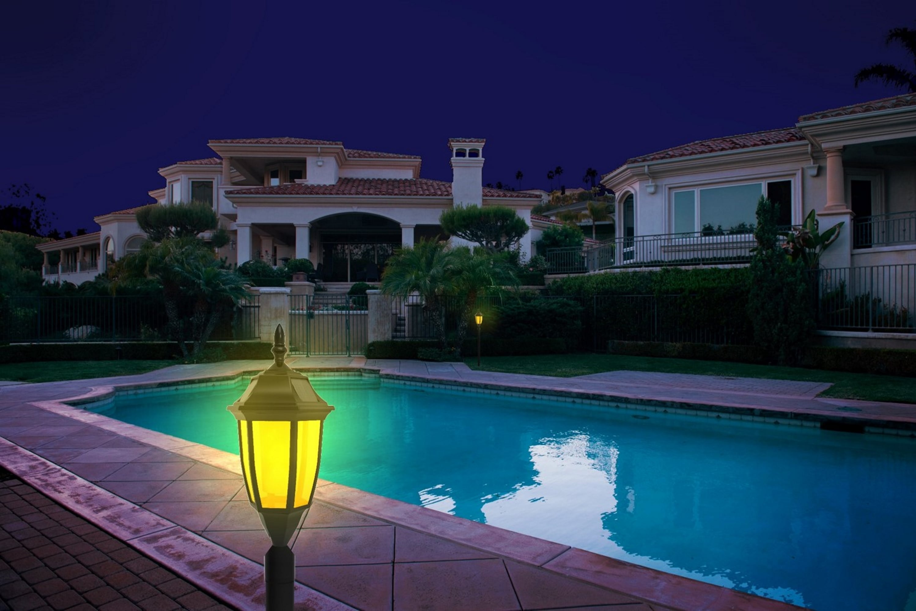 Black Solar LED Pathway Light with Amber and White Modes
