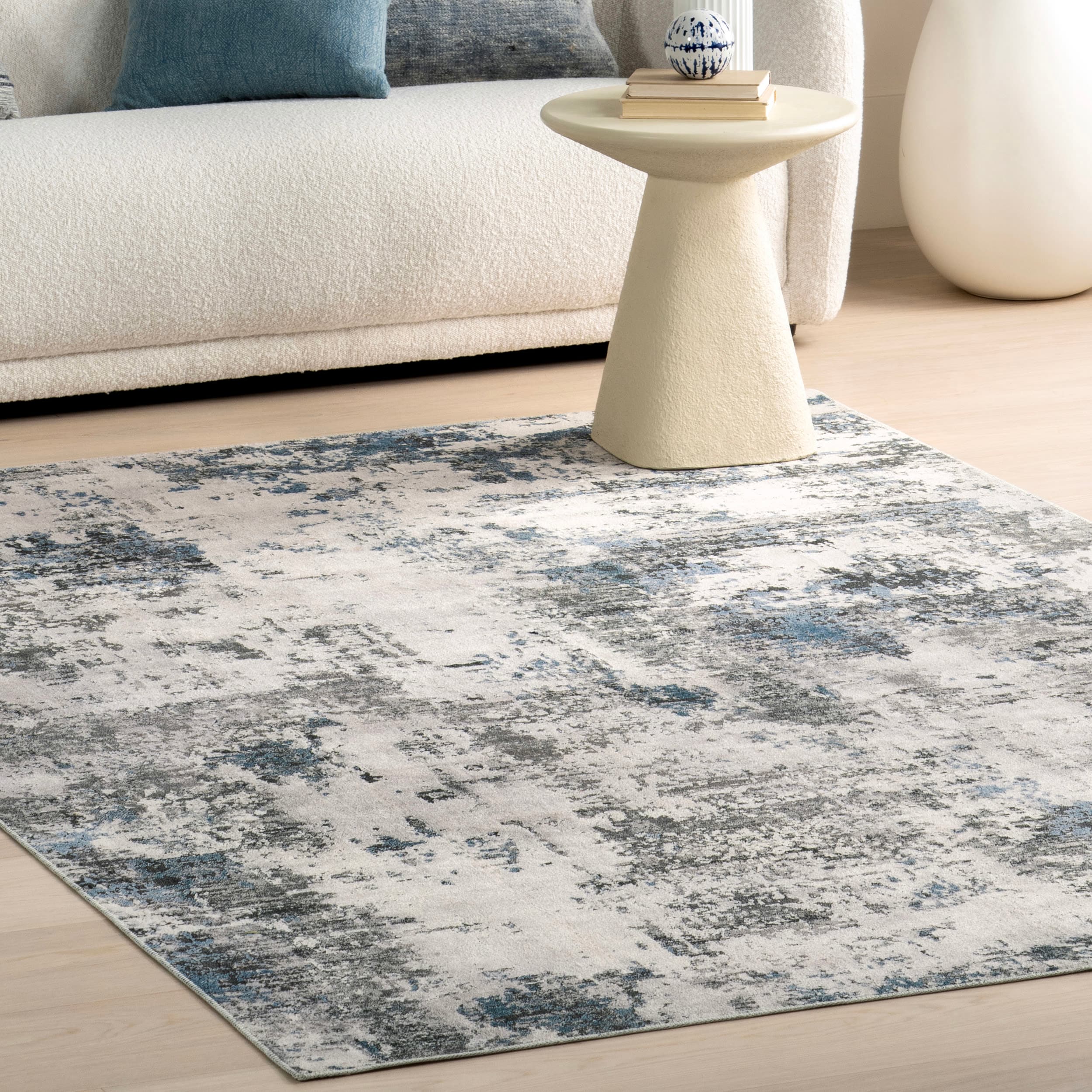 Reversible Abstract Gray Synthetic 4' x 6' Easy-Care Area Rug