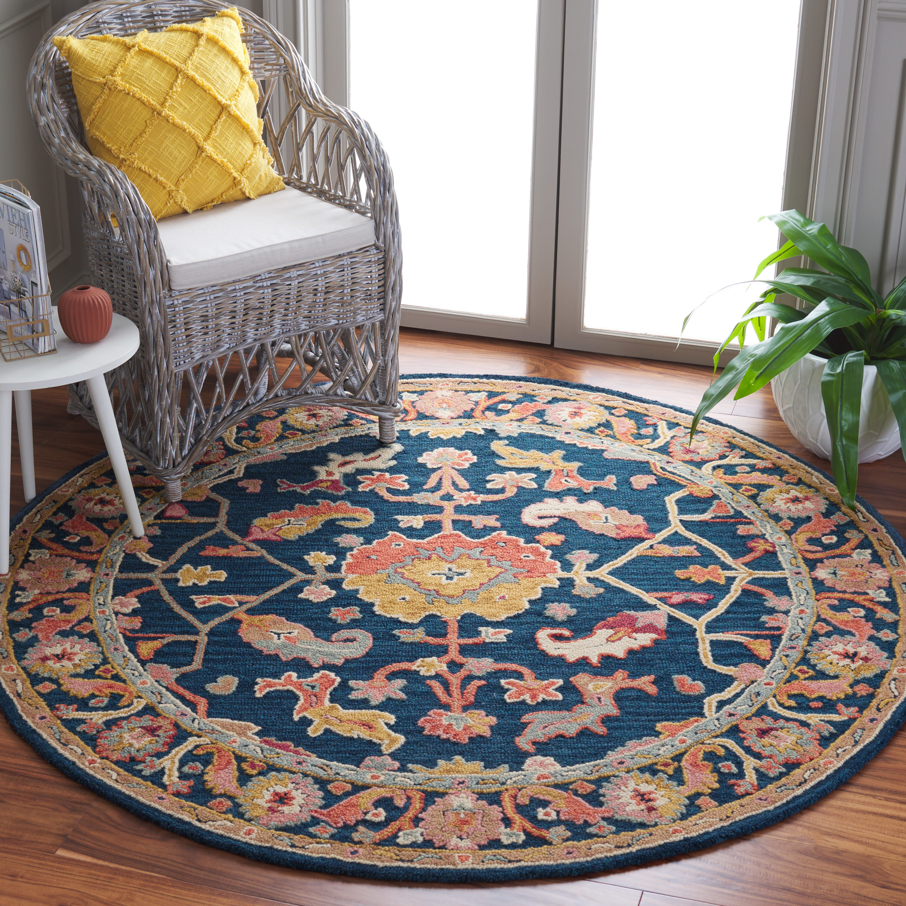  Metro 328 Navy/Red Traditional 6Ft x 6Ft Round Rug