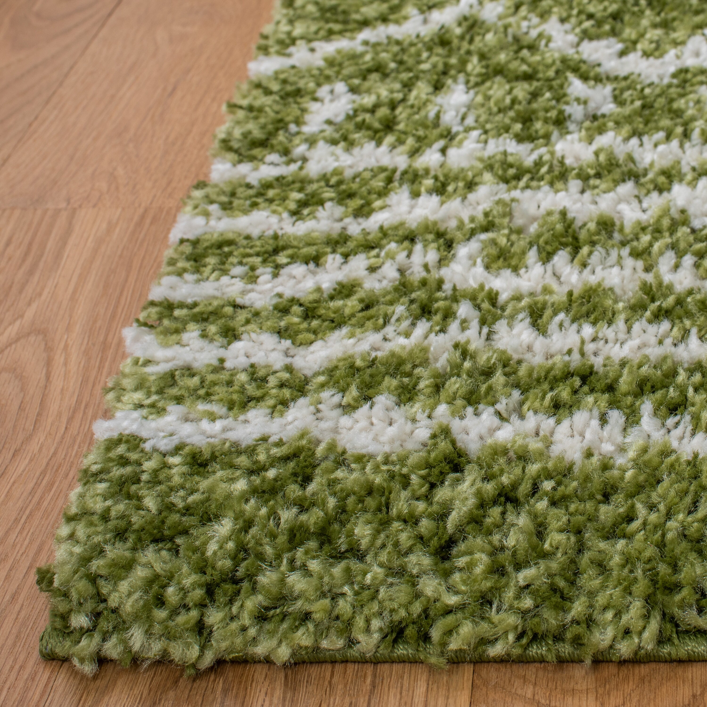 Arizona Green and Ivory Geometric Shag Area Rug, 5'1" x 7'6"