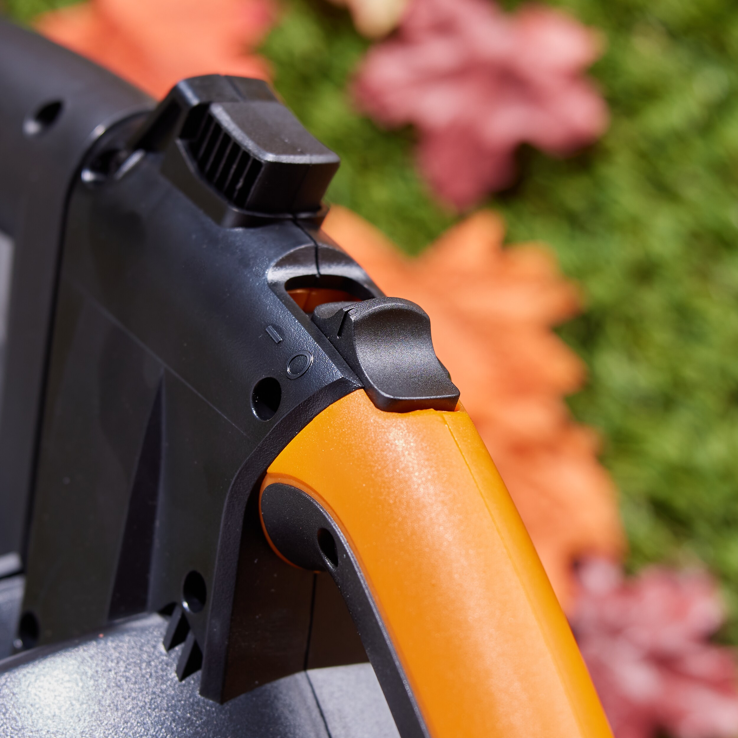 WORX Trivac 350-CFM 210-MPH Corded Electric Handheld Leaf Blower