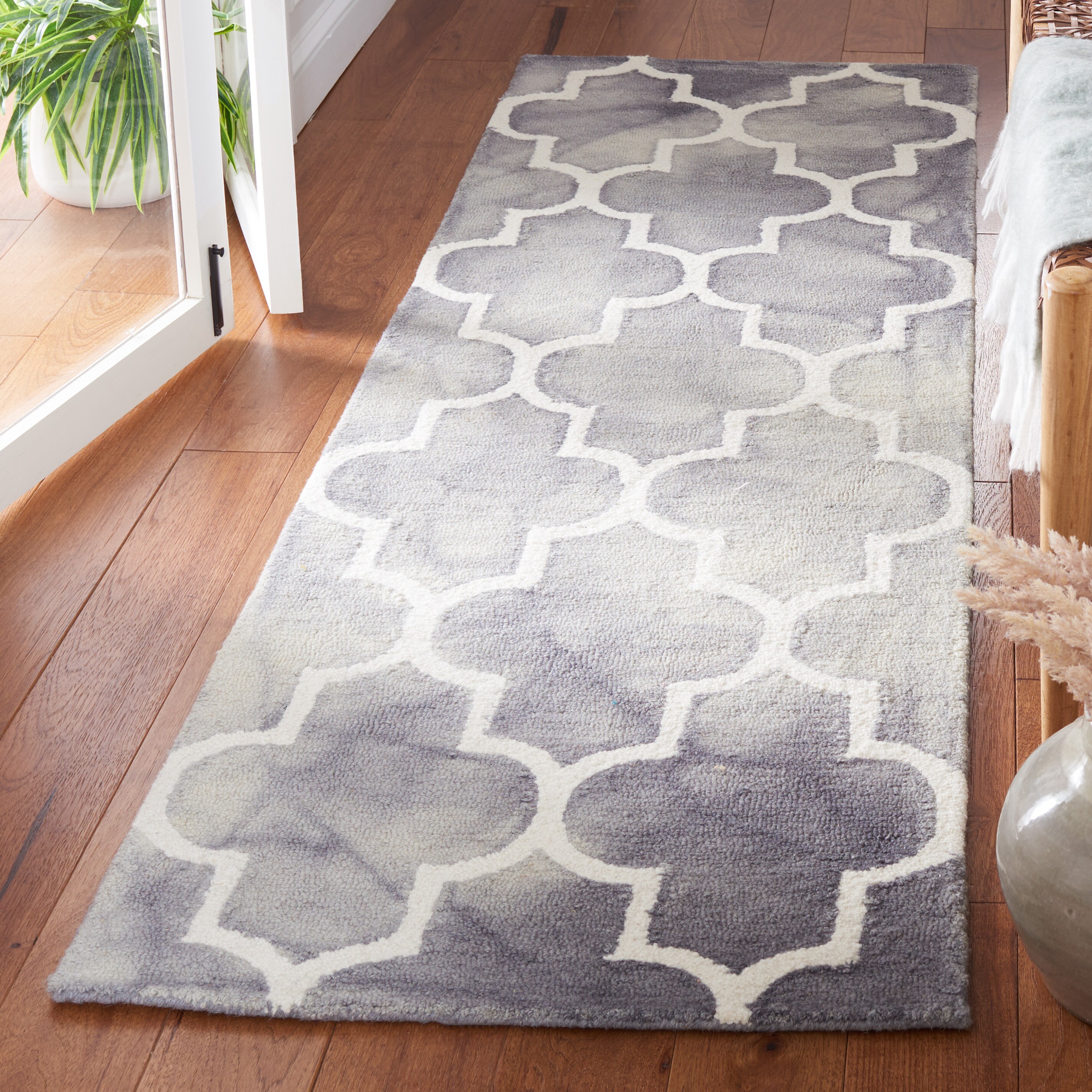 Safavieh DDY535C-28 Dip Dye Dorinda 2 x 8 (ft) Tufted Wool Gray/Ivory Rectangular Indoor Trellis Bohemian/Eclectic Runner rug
