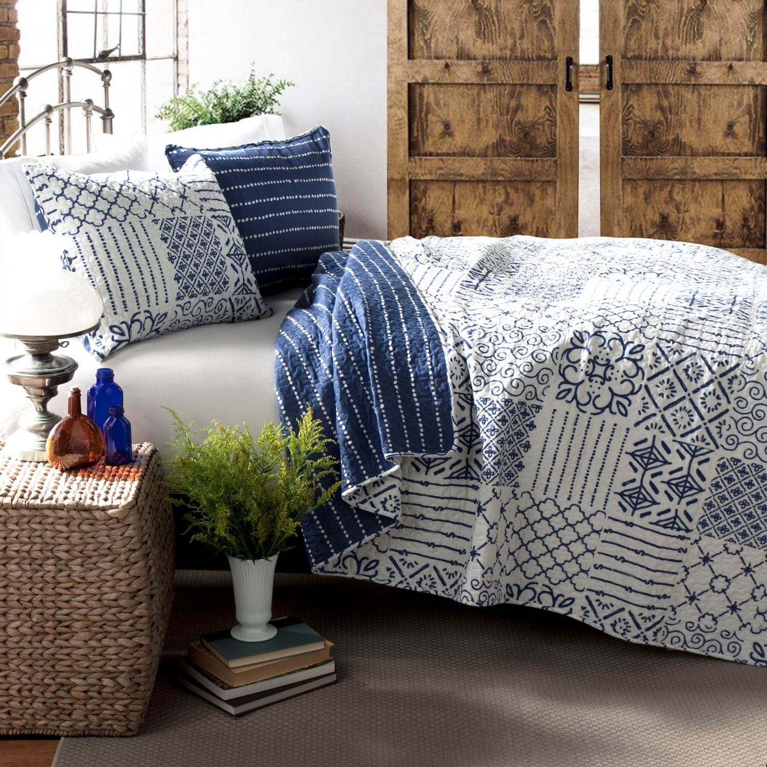 Coastal Charm Blue Cotton Reversible Quilt Set, Full/Queen