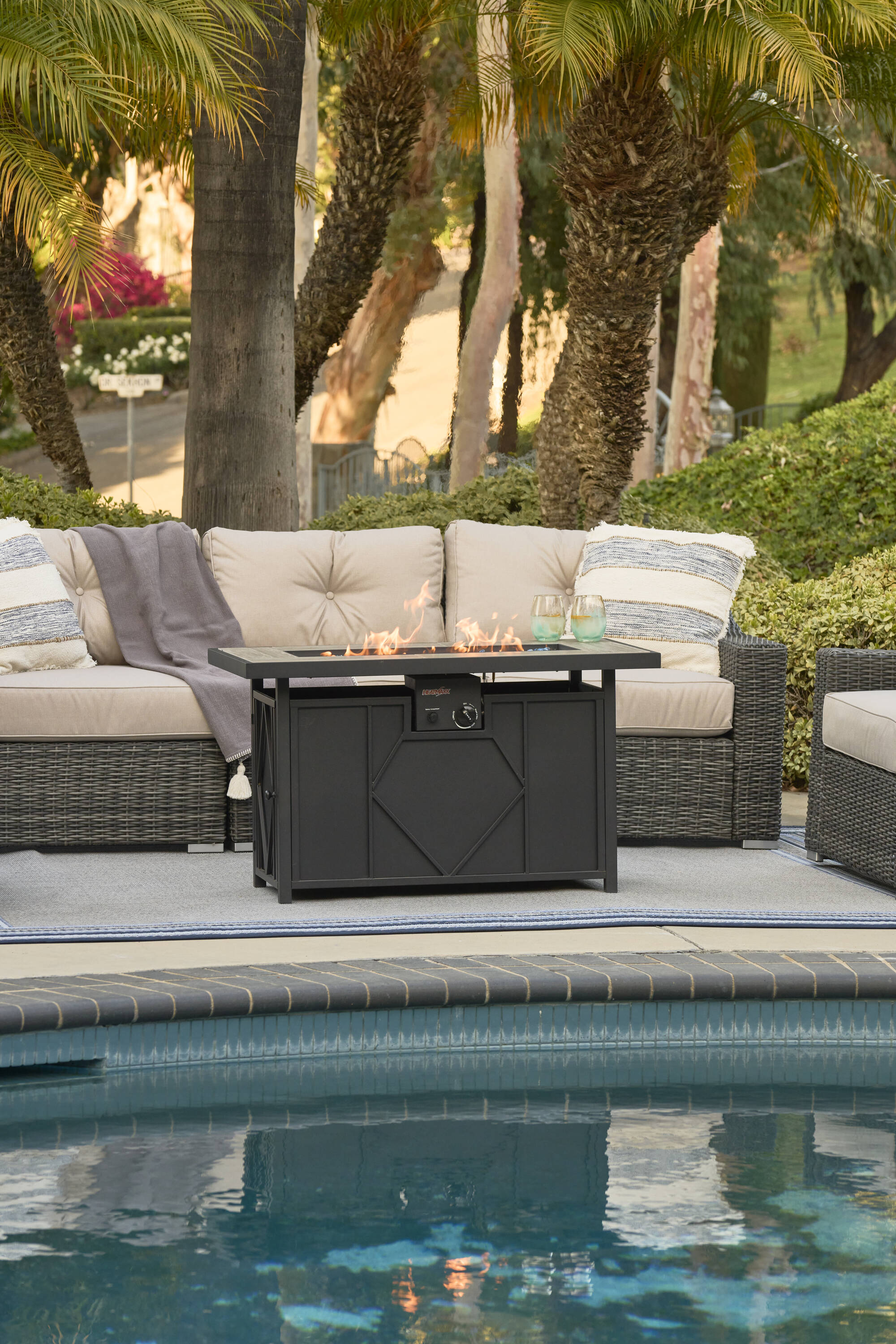 HEATMAXX 24-in W Black Portable Steel Rectangle Propane Gas Fire Pit ...