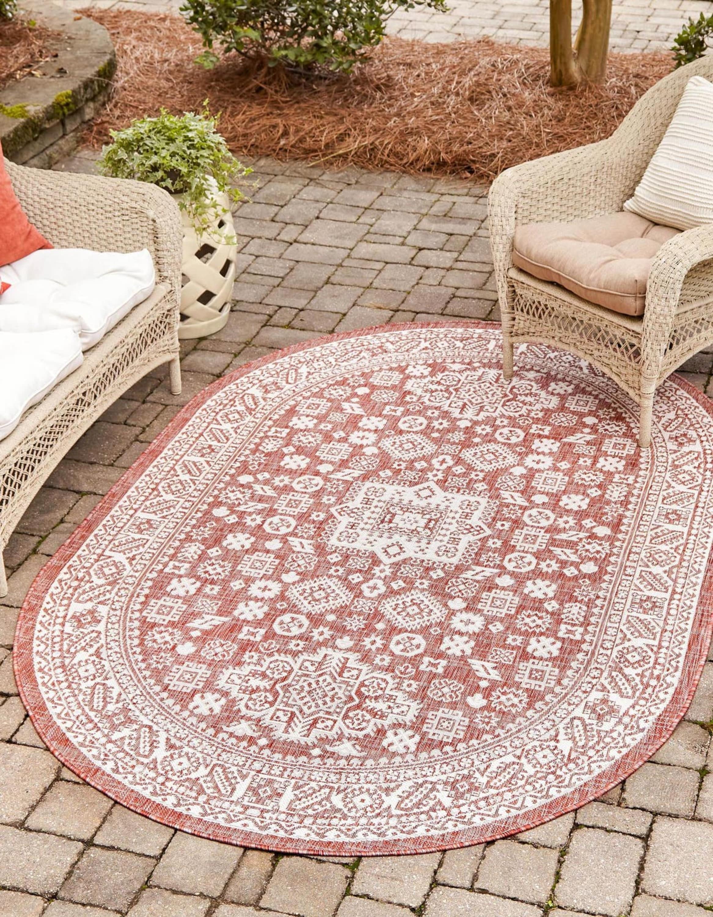 Unique Loom 3162630 Outdoor Aztec 3 x 5 (ft) Loomed Polypropylene Rust Red Oval Indoor/Outdoor Border Area rug