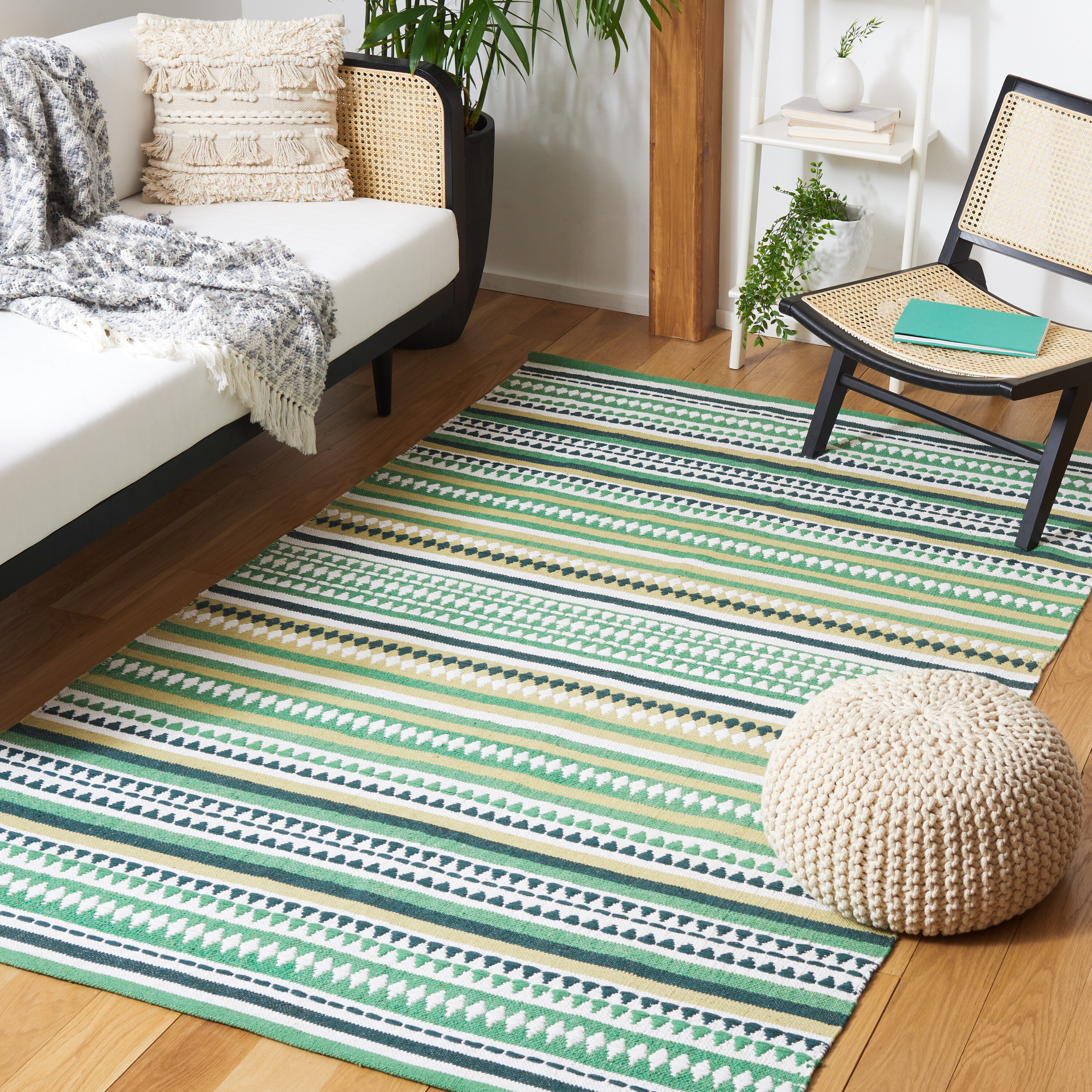  Montauk 451 Green/Ivory Bohemian 5ft x 8ft Medium Rectangle Rug