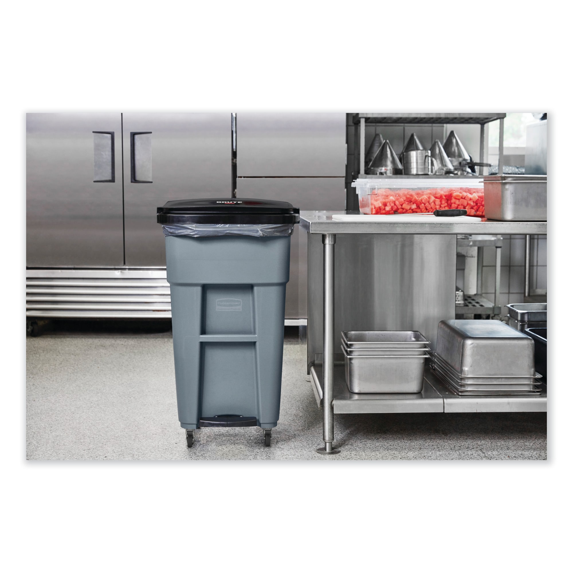 Rubbermaid Commercial Products BRUTE 48-Gallons Gray Plastic