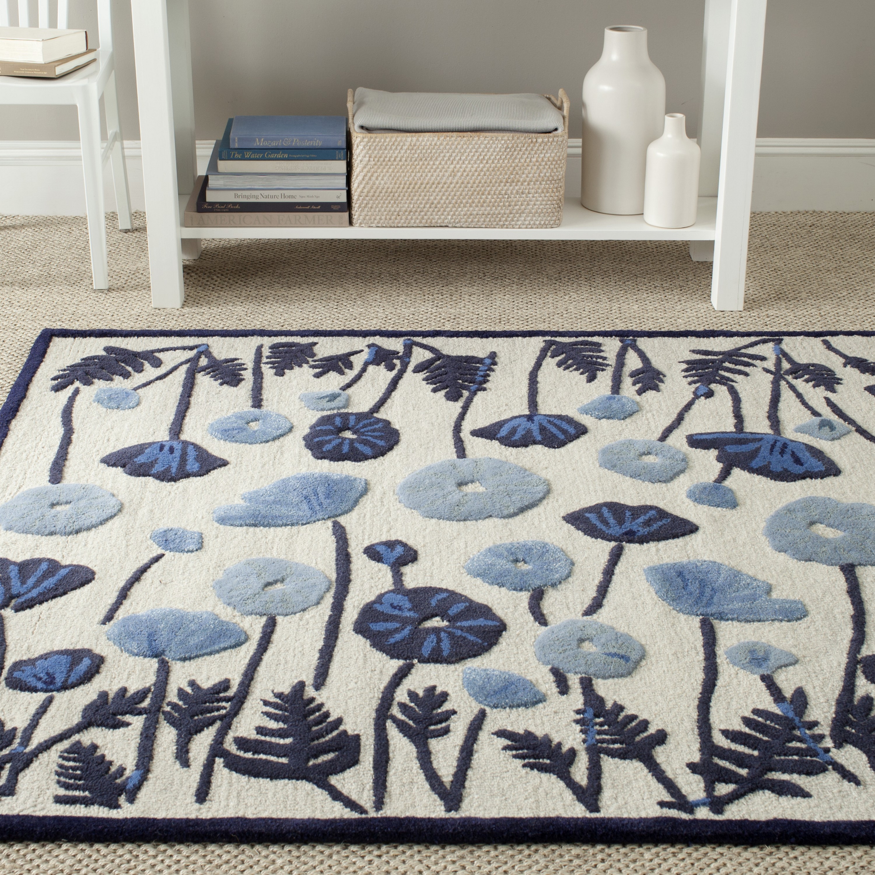 Martha Stewart MSR3627A-4 Poppy Glossary 4 x 6 (ft) Tufted Synthetic Azurite Blue Rectangular Indoor Floral/Botanical Farmhouse/Cottage Area rug