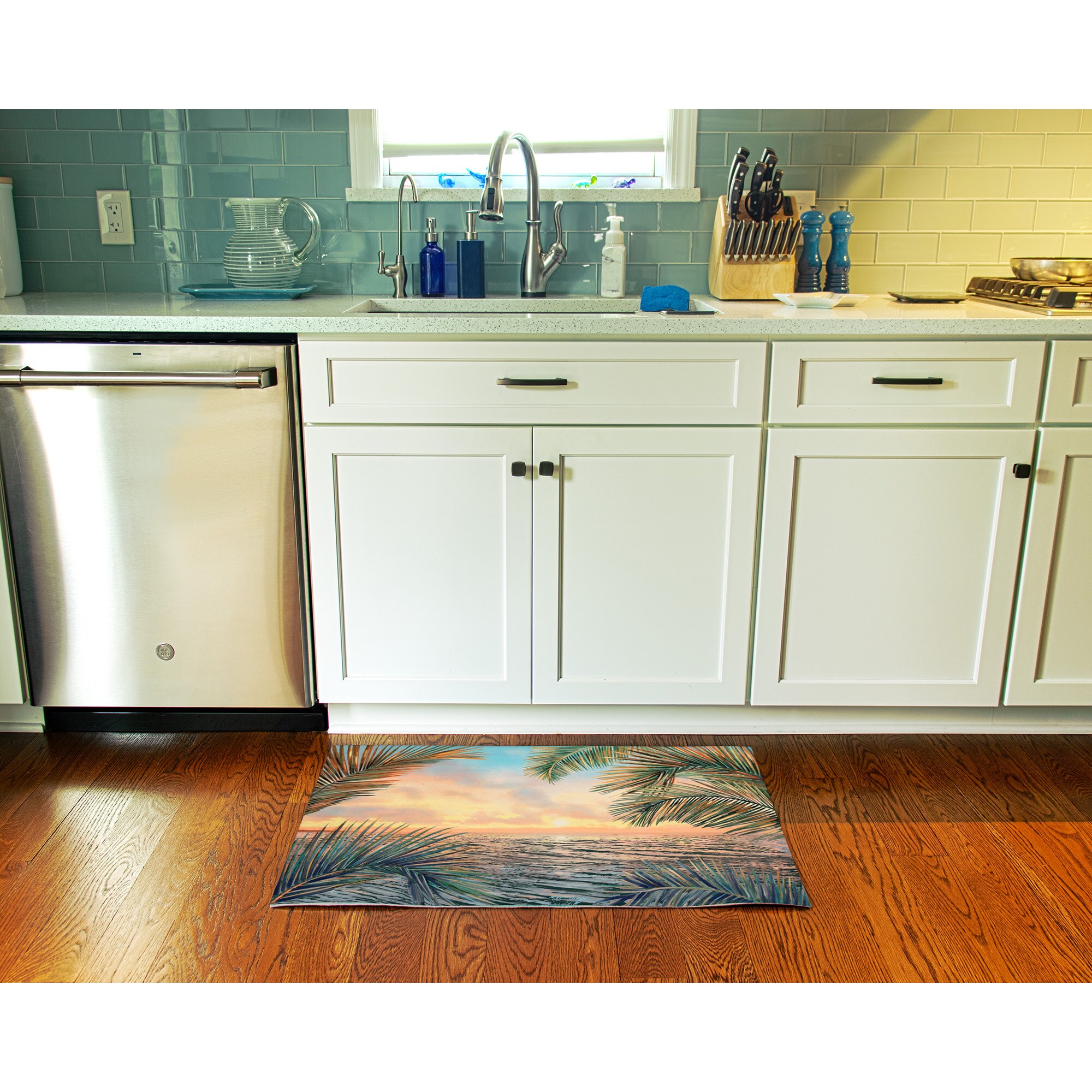 Liora Manne ILU23332218 2-ft x 3-ft Sunset Rectangular Indoor or Outdoor Decorative Tropical Utility Mat
