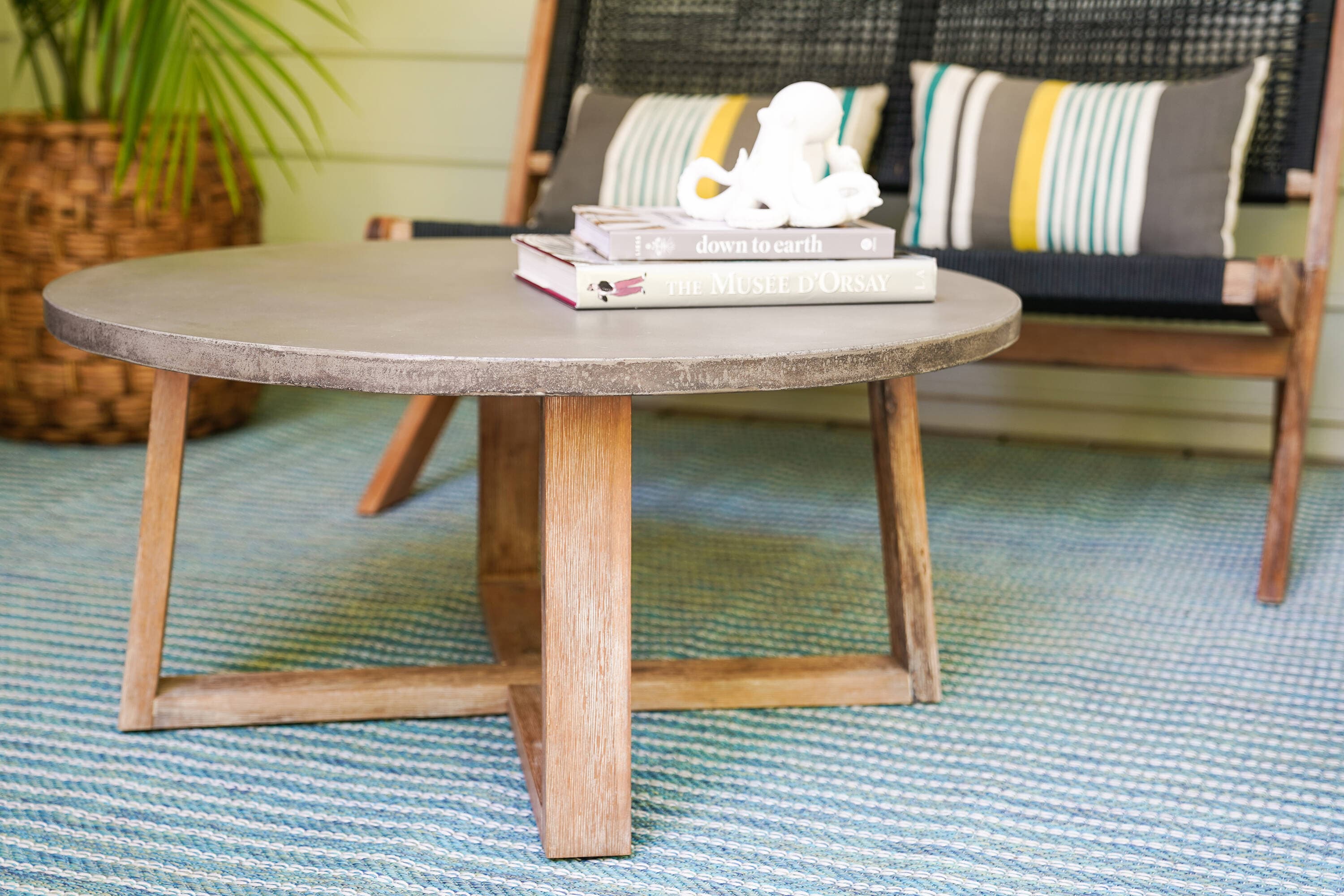 Leisure Made 608183 Athens Round Outdoor Coffee Table 35.4-in W x 35.4-in L