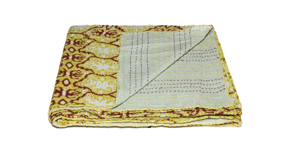HomeRoots 328236 Josephine Red and Green 48-in x 72-in Throw
