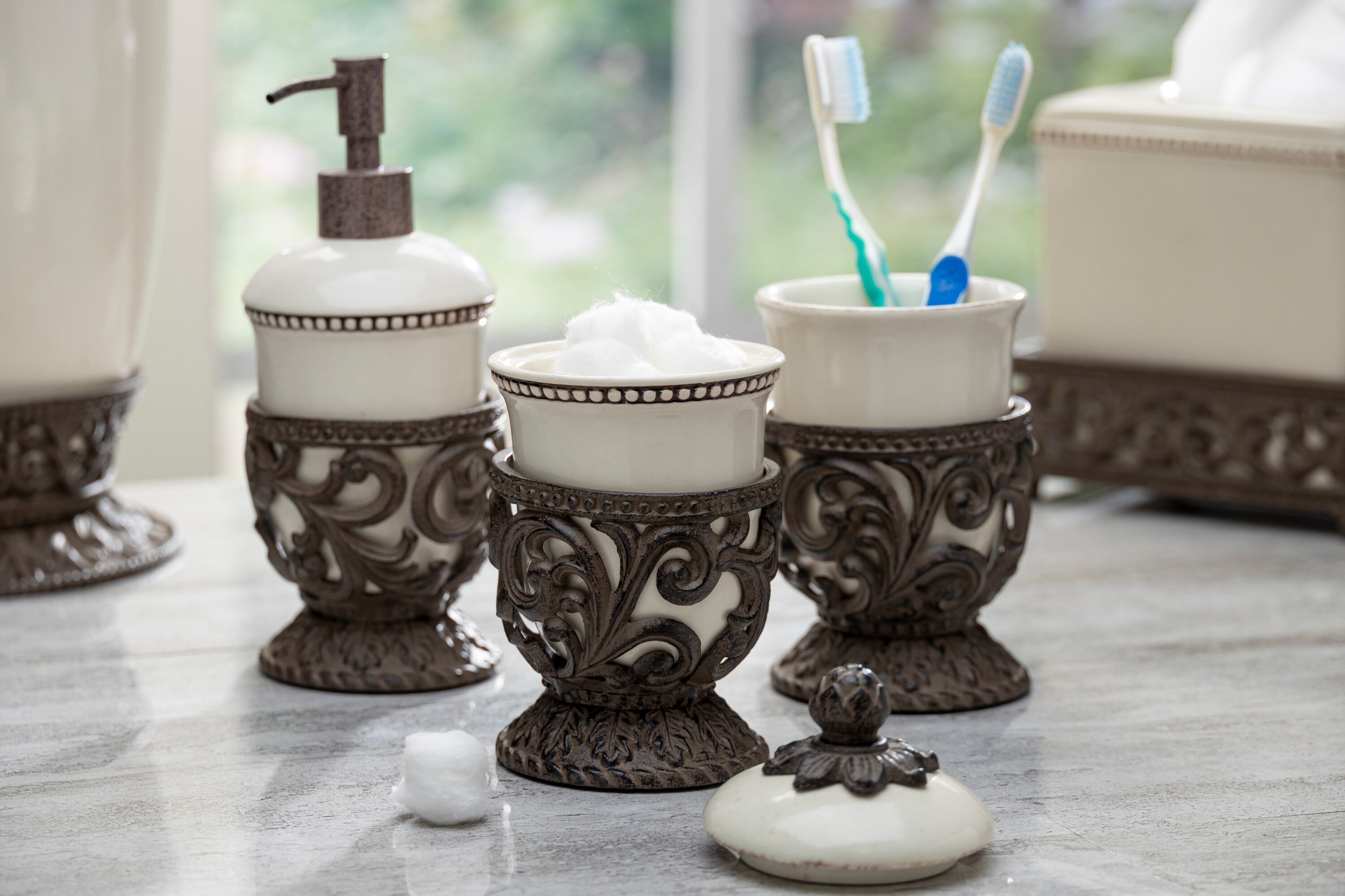 The GG Collection 31850 Soap-Lotion-Dispensers - View #2