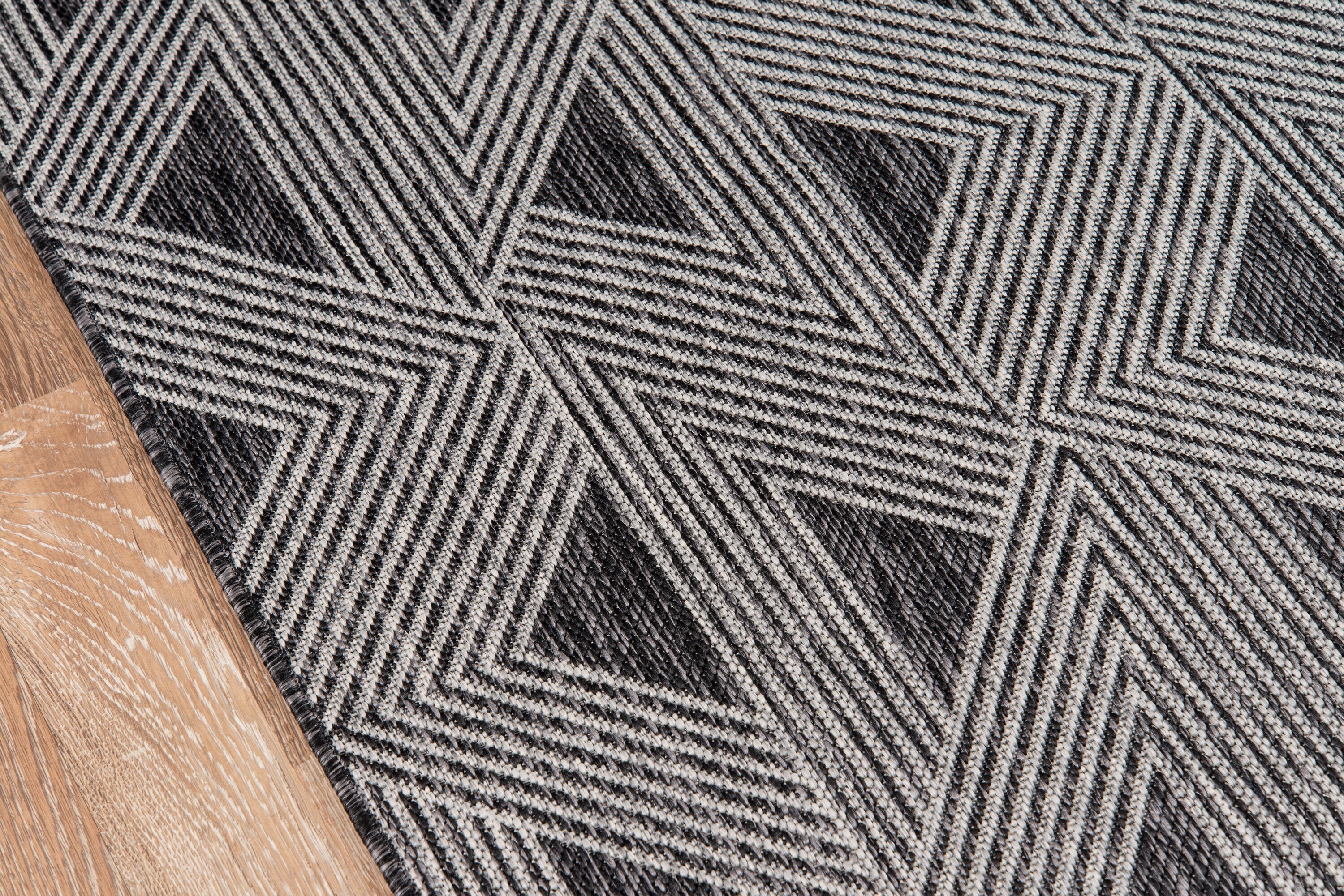 Momeni VILLAVI-06CHR2060 rugs - View #3