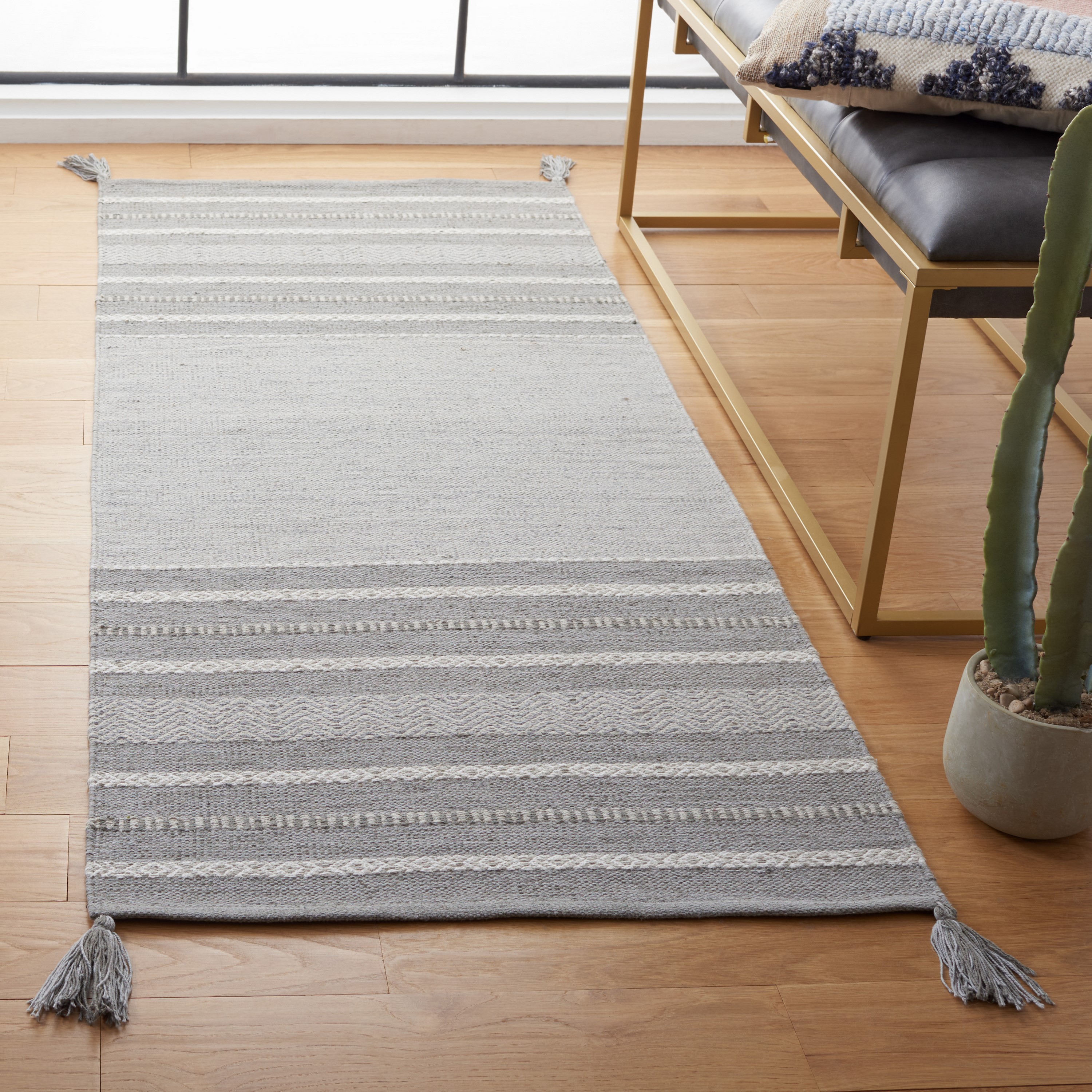 Safavieh MTK214F-26 Montauk Gibson 3 x 6 (ft) Cotton Gray/Ivory Rectangular Indoor Stripe Coastal Runner rug
