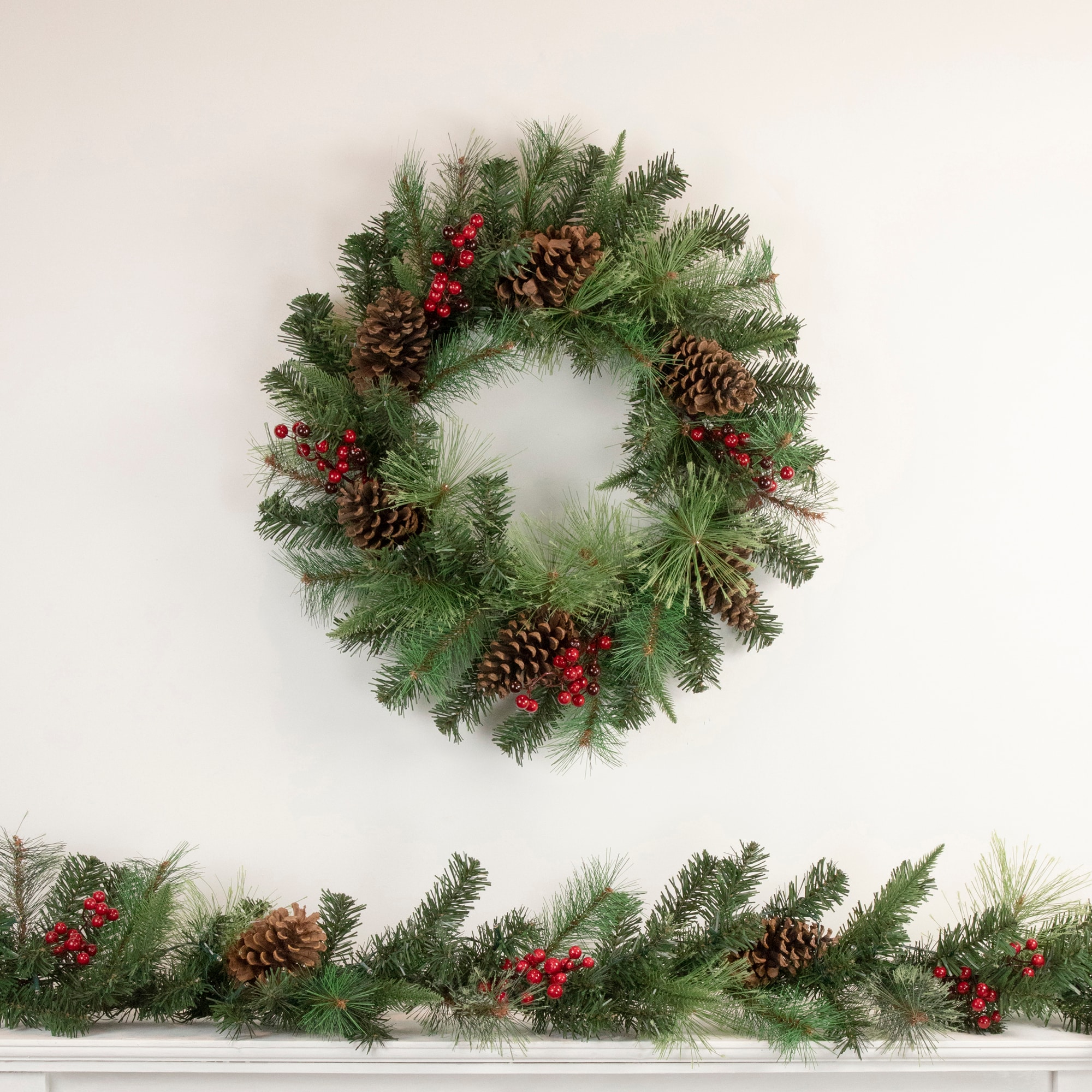 Northlight 34936410 Artificial-Christmas-Wreaths - View #2