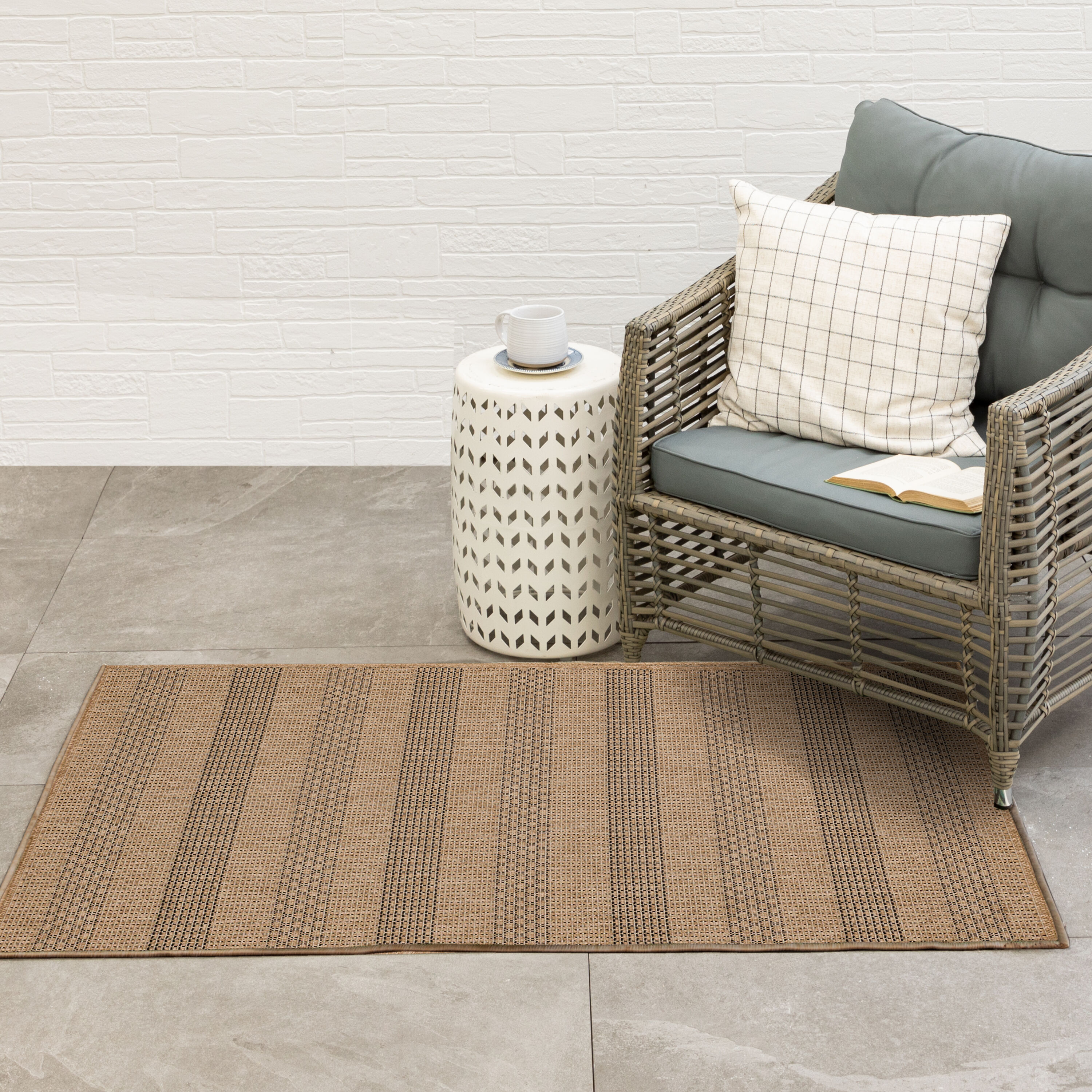 allen + roth with STAINMASTER R1346 101 039060 Natural Stripe 3 x 5 (ft) Loomed Polypropylene Natural Rectangular Outdoor Area rug