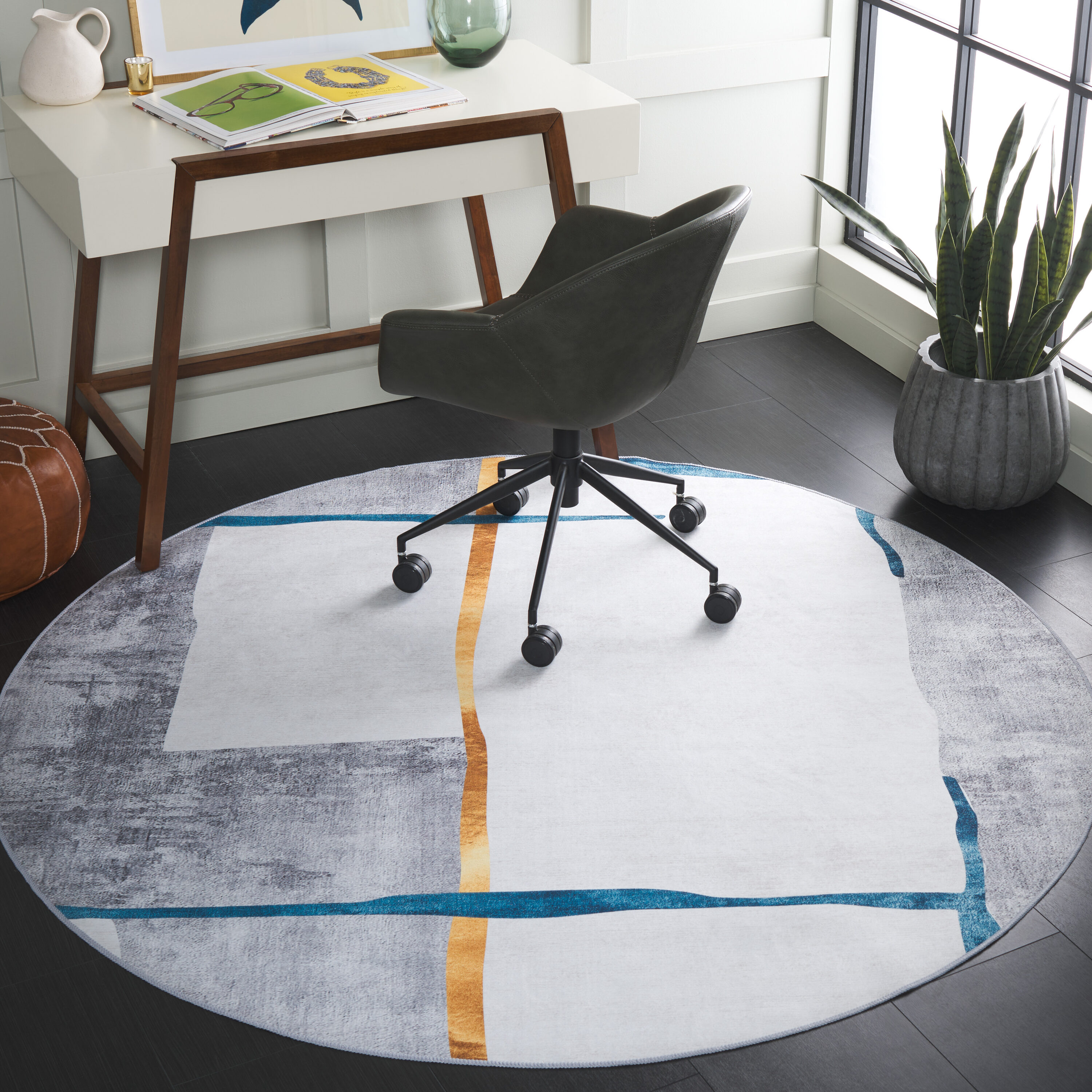 Safavieh - Malibu 820F Grey Light Grey 6ft x 6ft Contemporary Rug