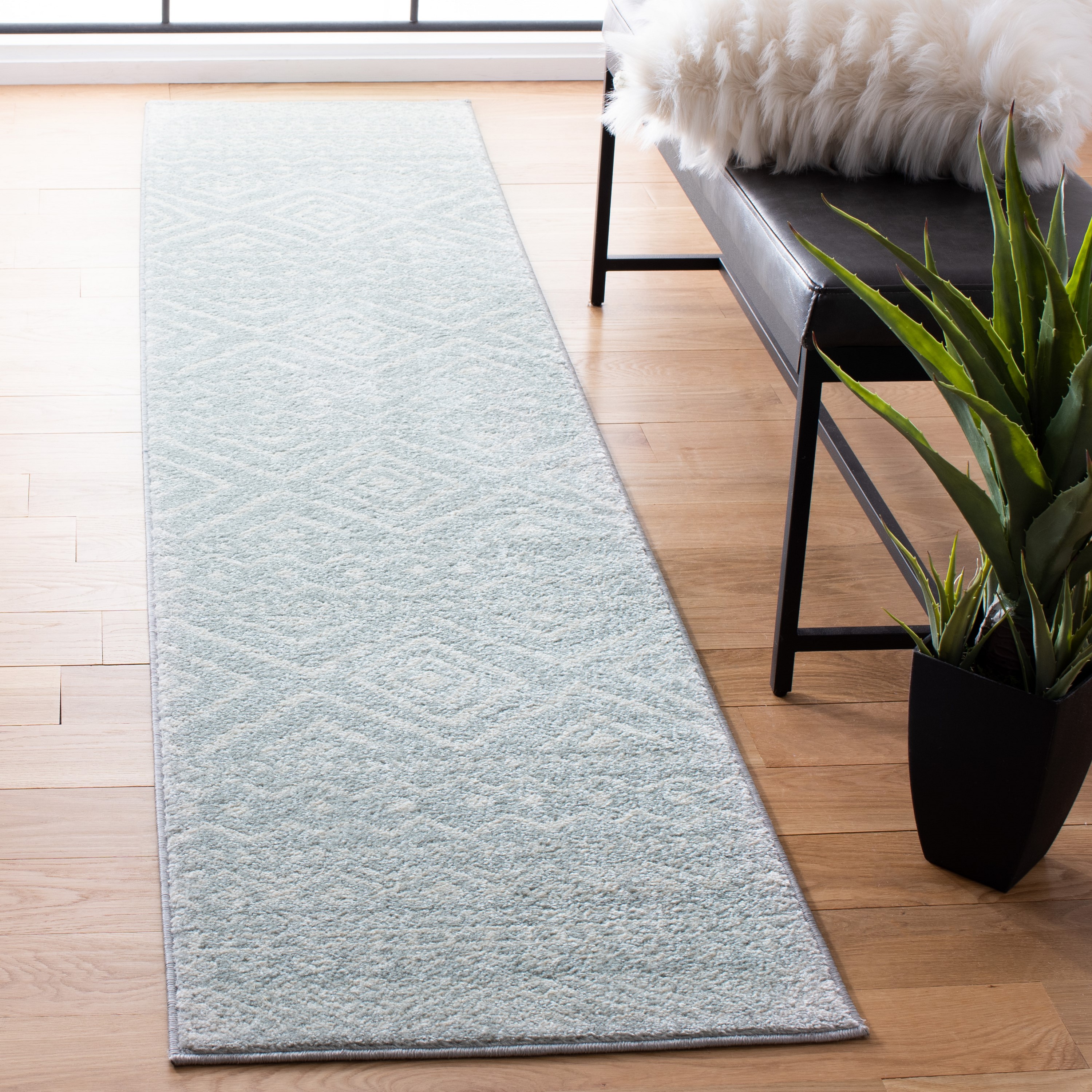 Safavieh TUL267F-27 Tulum Logan 2 x 7 (ft) Loomed Polypropylene Light Gray/Ivory Rectangular Indoor Geometric Global Runner rug