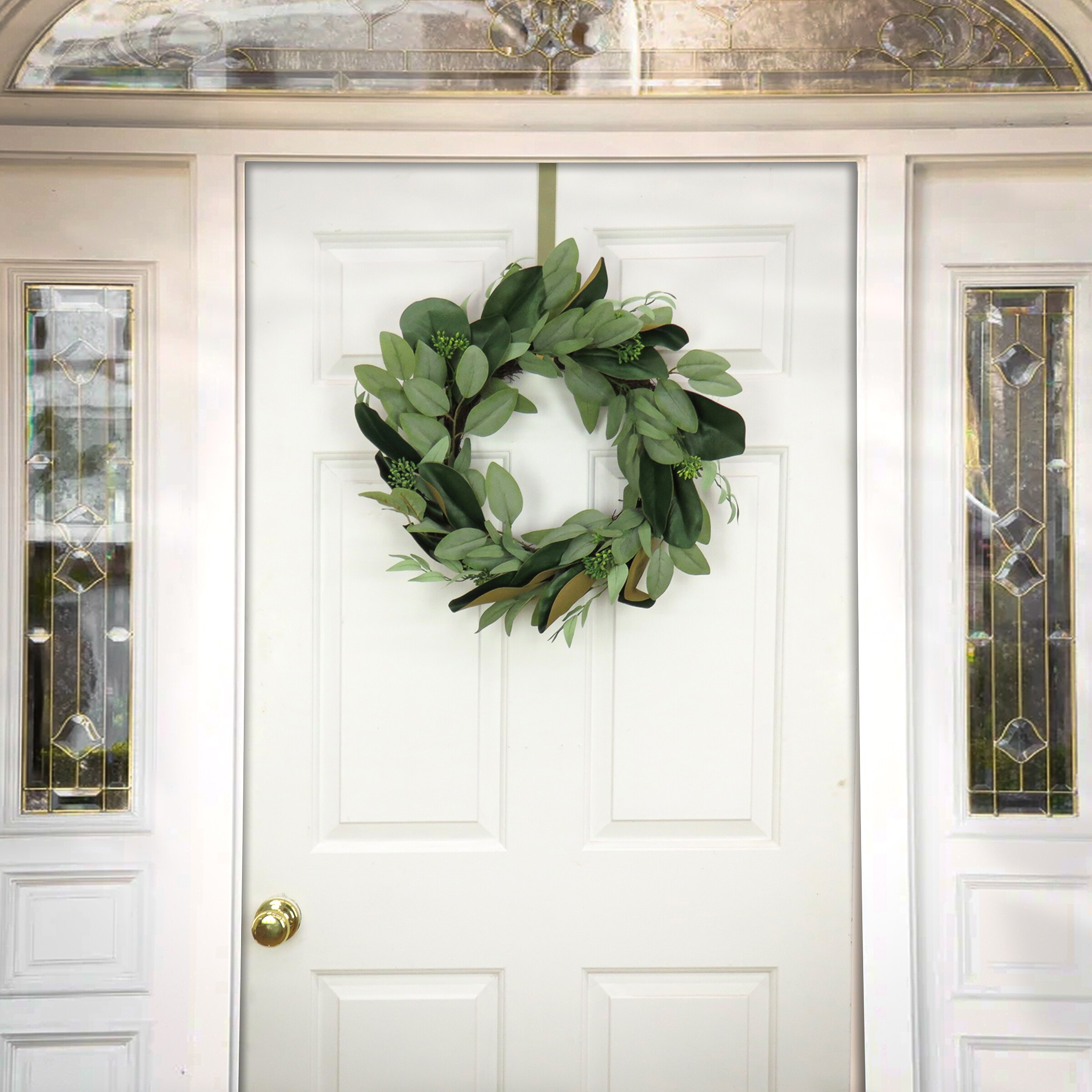 22" Green Artificial Eucalyptus and Magnolia Leaf Wreath