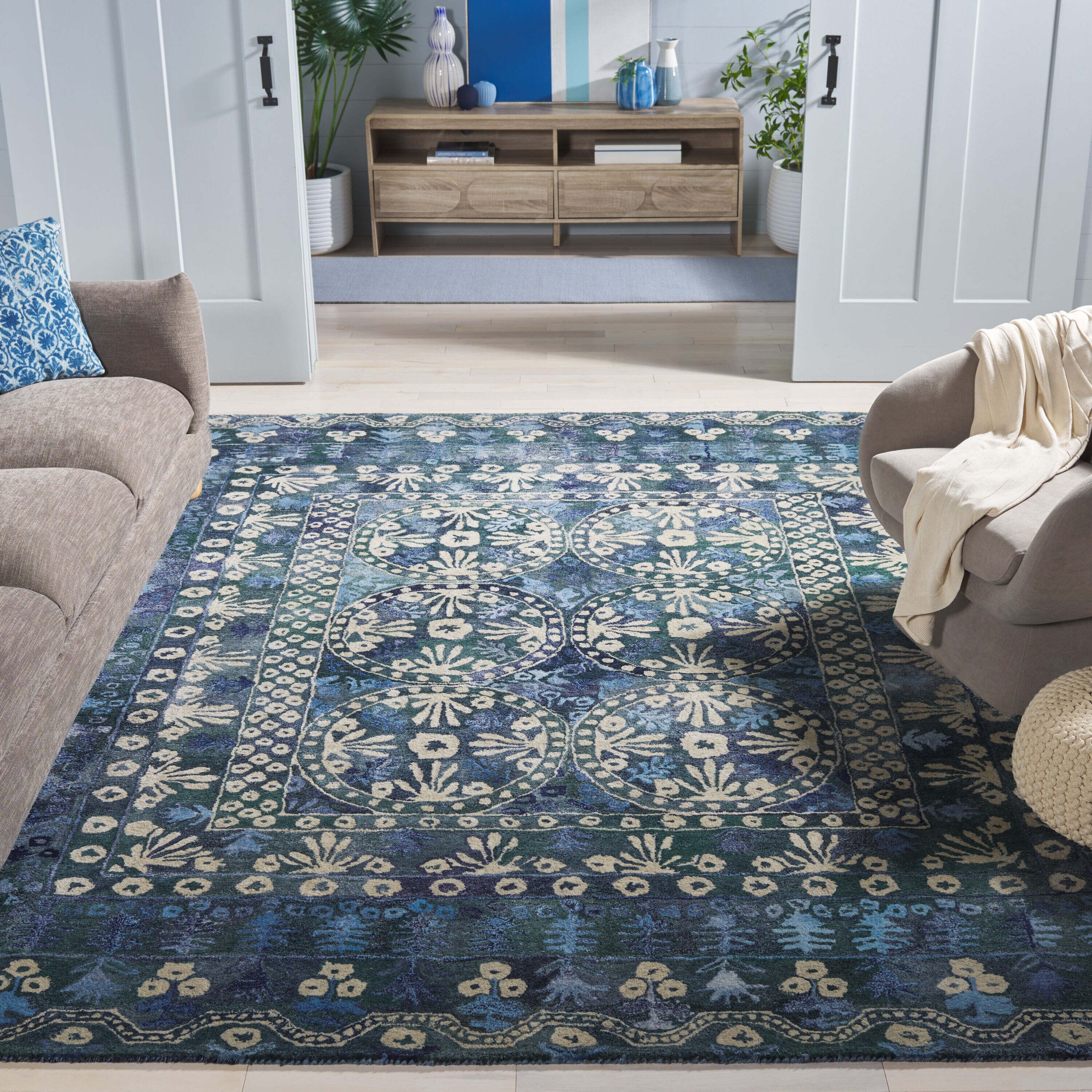  Anatolia 410 Navy/Beige Traditional 8ft x 10ft Large Rectangle Rug