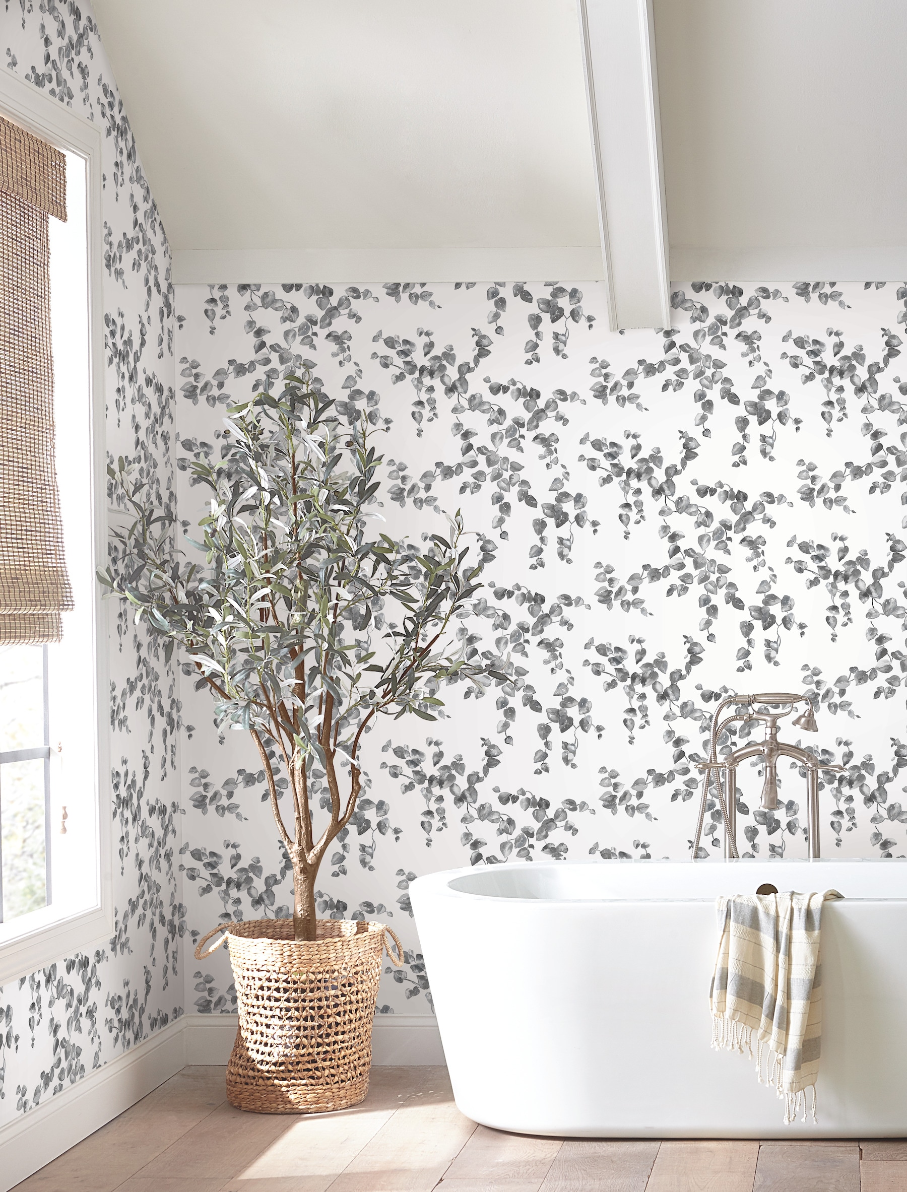 York Wallcoverings FH4038 Simply Farmhouse 56.4-Sq. Feet White Non-woven Ivy/Vines Unpasted Wallpaper