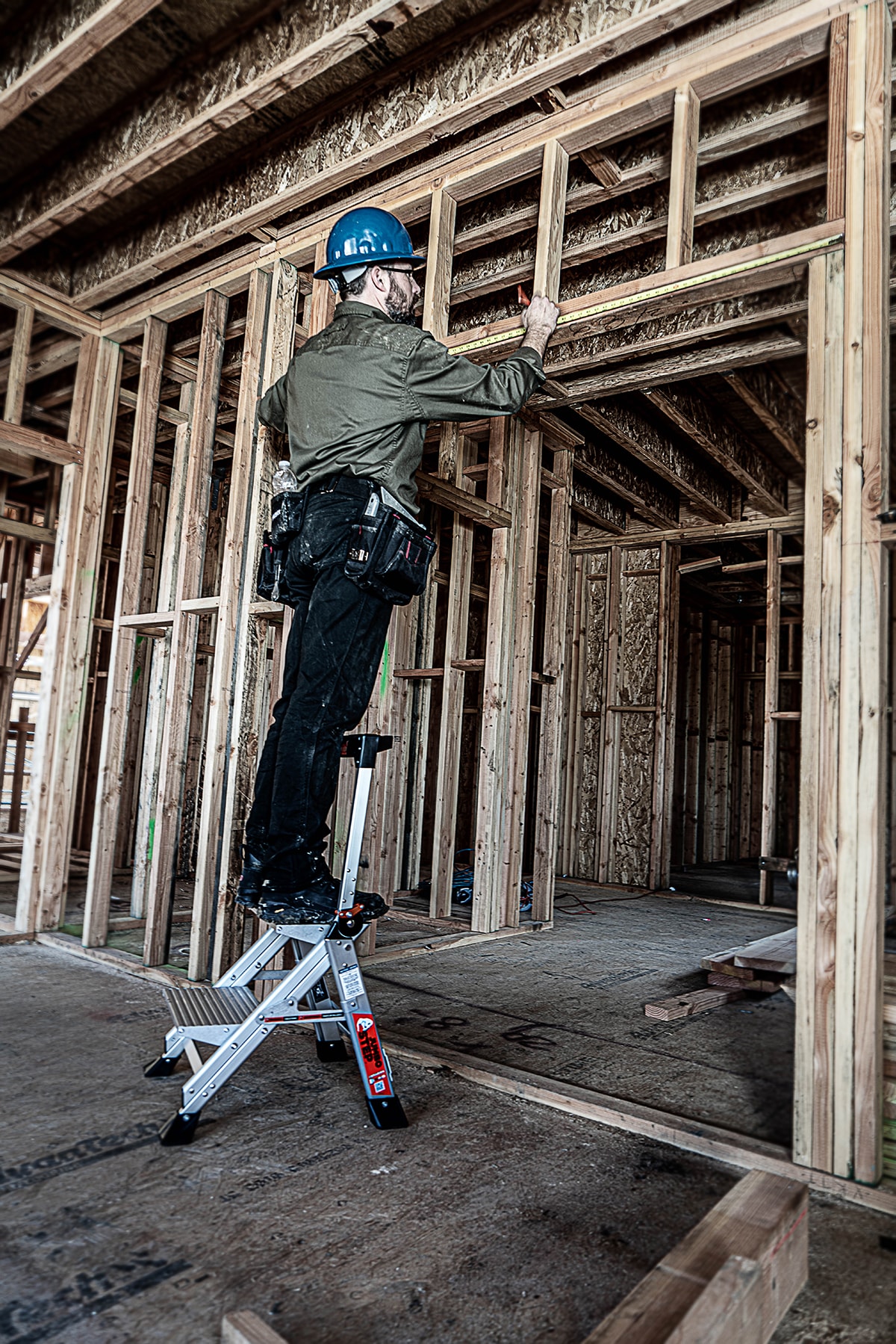 Little Giant Ladders 11902 step - View #4