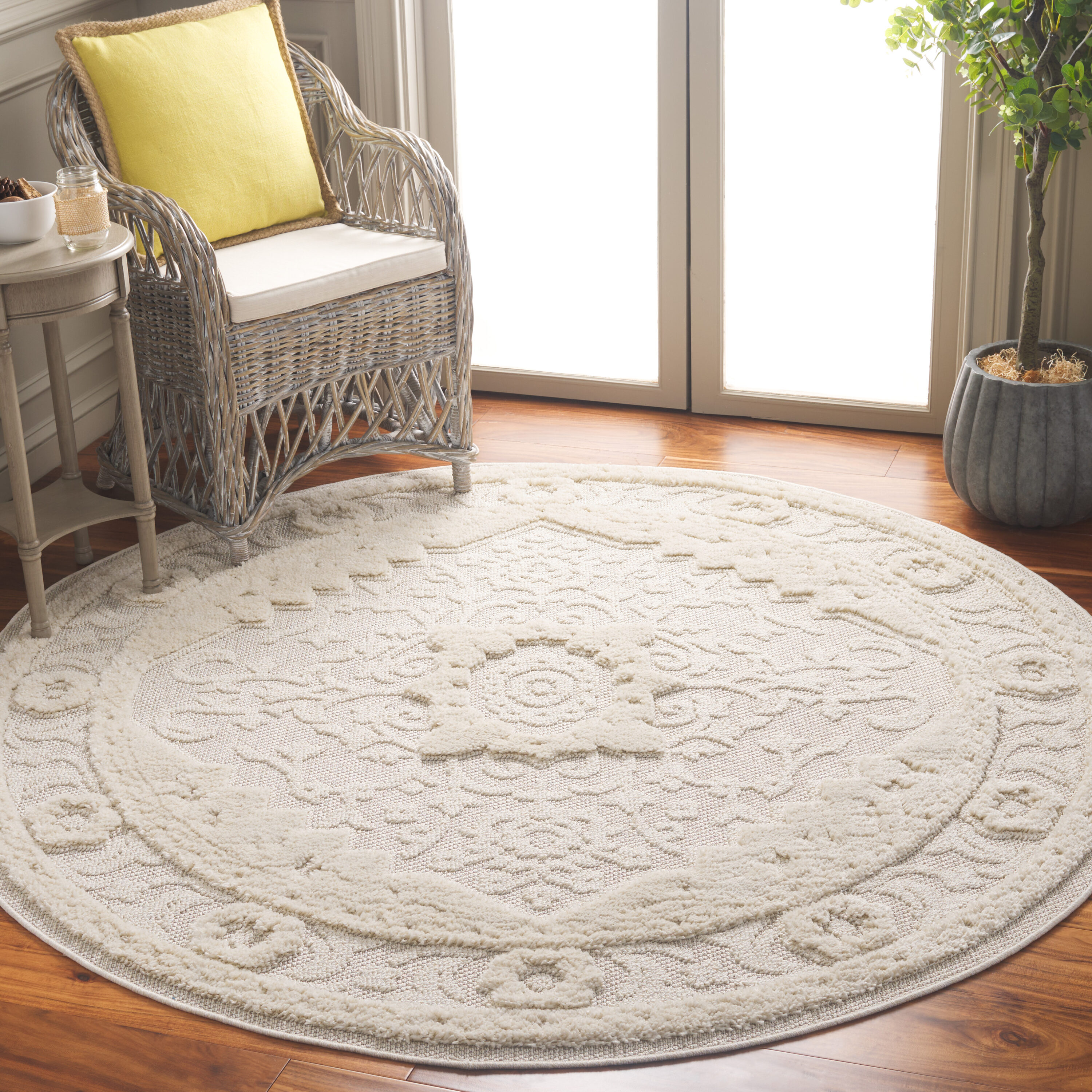 Chloe 103A Ivory 6ft-7in x 6ft-7in Round Rug
