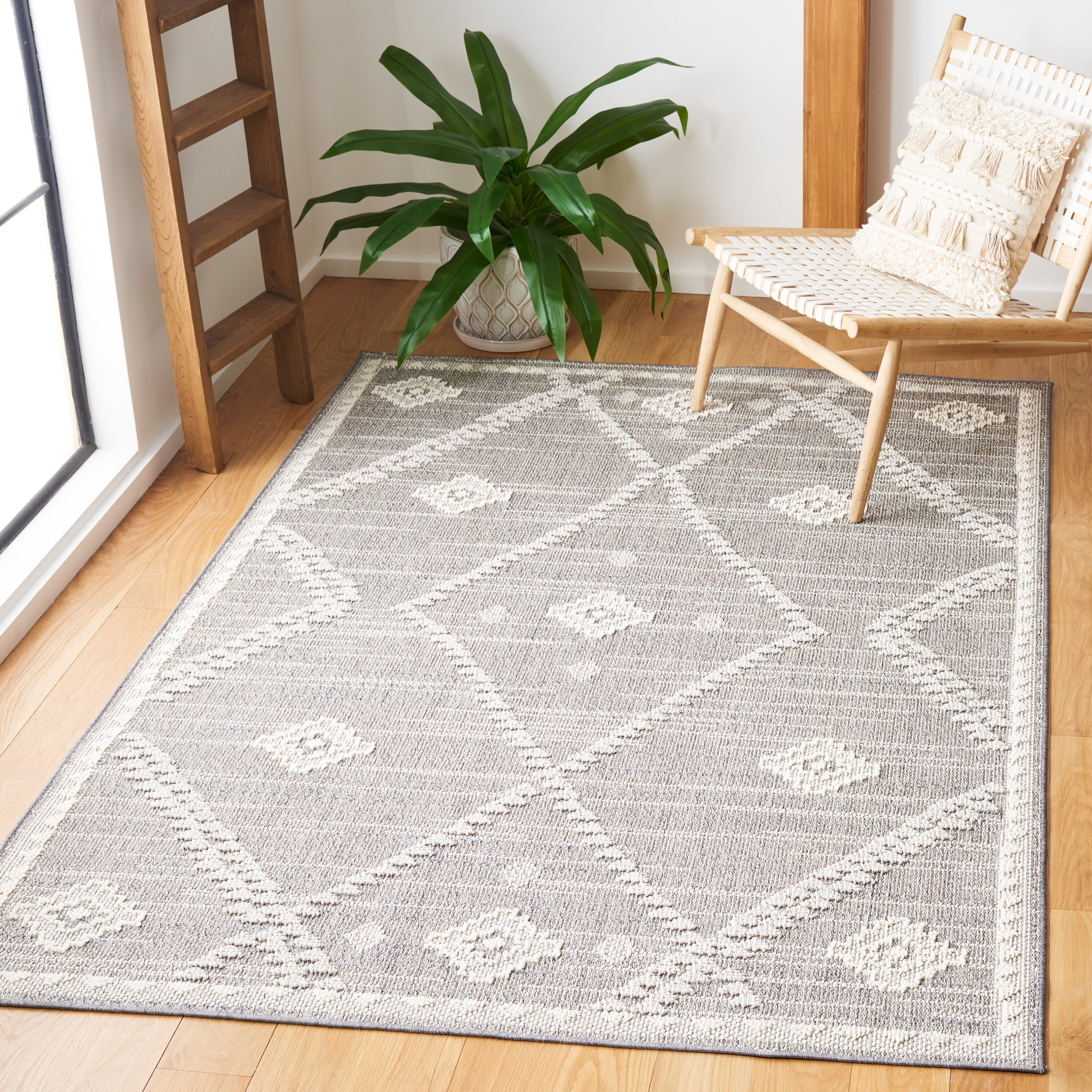 Safavieh GLB868F-5 Global 5 x 8 (ft) Loomed Synthetic Dark Gray/Ivory Rectangular Indoor/Outdoor Geometric Area rug
