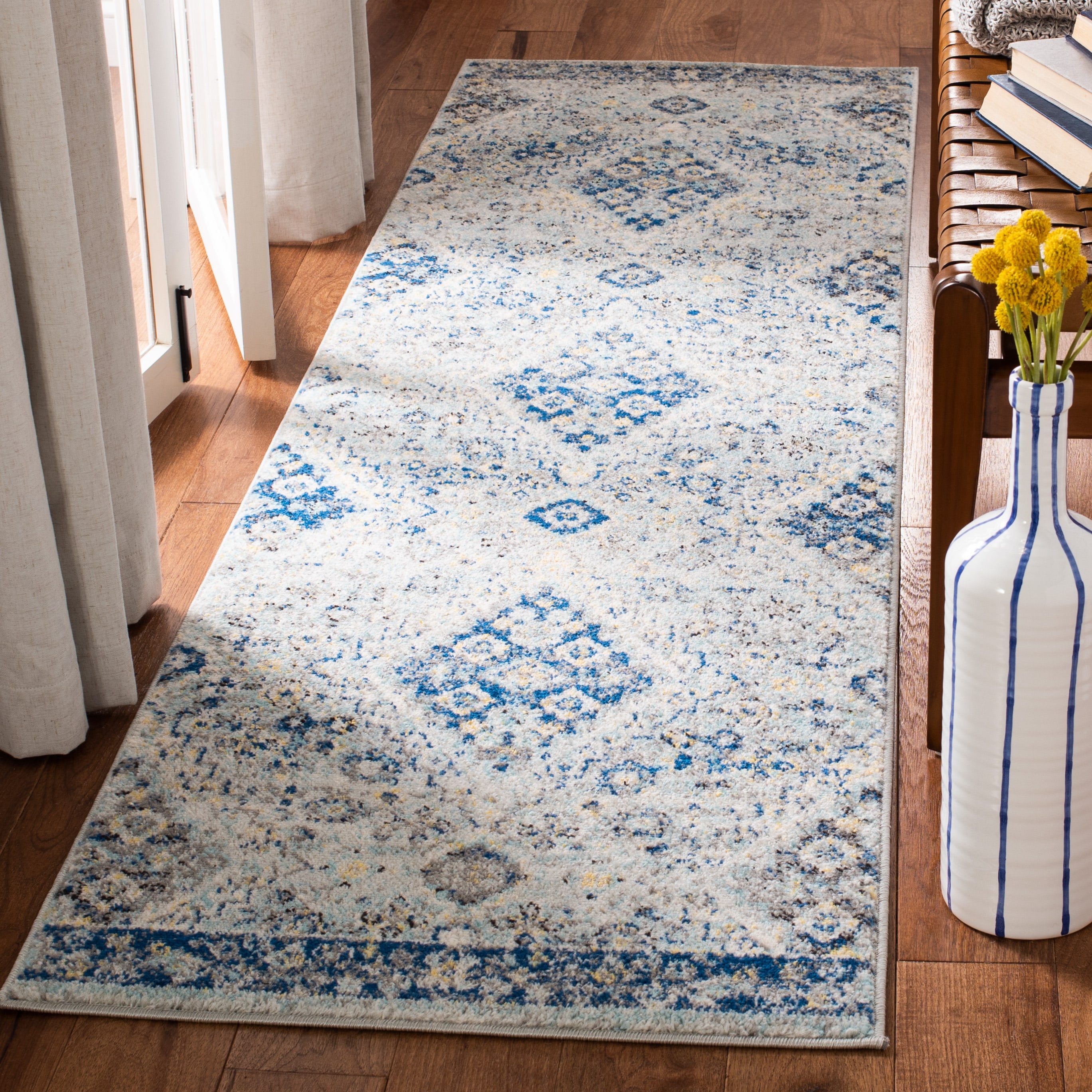 Safavieh MAD616F-28 Madison Rimou 2 x 8 (ft) Loomed Synthetic Gray/Cream Rectangular Indoor Distressed/Overdyed Vintage Runner rug